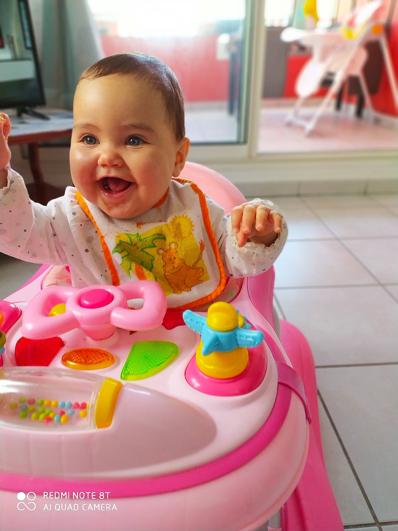 Nélhya participe au concours pour gagner de l'argent avec cette photo : baby, birthday, child, fun, party, person, pink, play, toddler