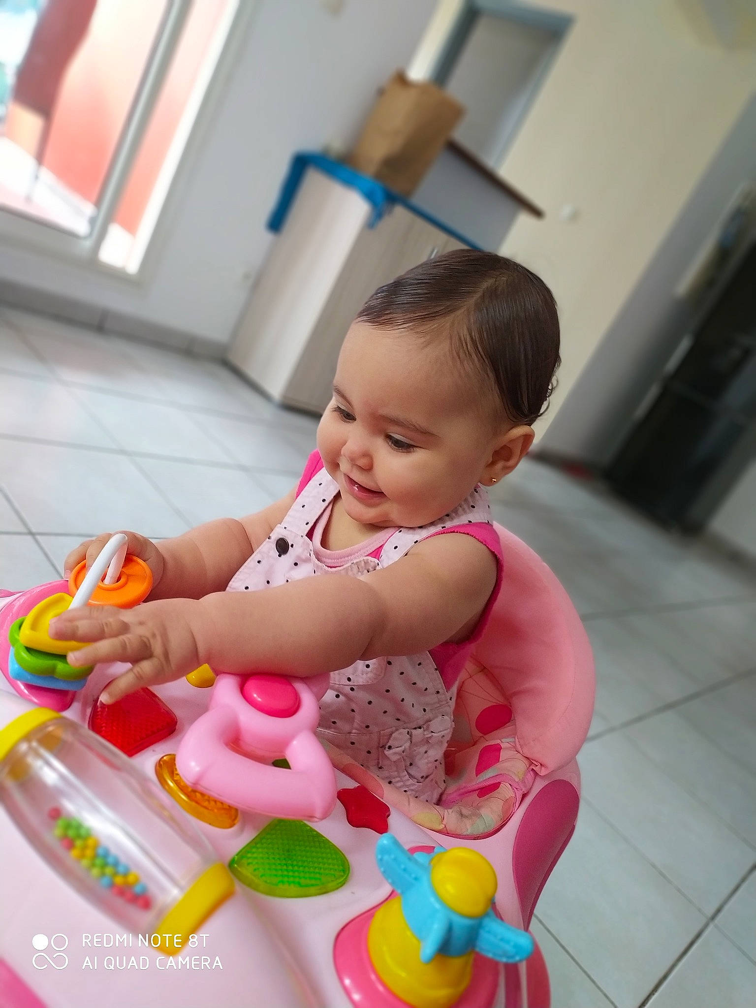 Nélhya a rejoint le concours — aidez-le/la à gagner de superbes lots ! baby, baby_playing_with_toys, child, person, play, toddler