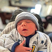 Kaylon participe au concours pour gagner de l'argent avec cette photo : newborn, baby, infant, sleepy, hat, beanie, clothing, blanket, hand, face, cozy, indoors, soft, cute, person, portrait, star_pattern, resting, warm, comfortable