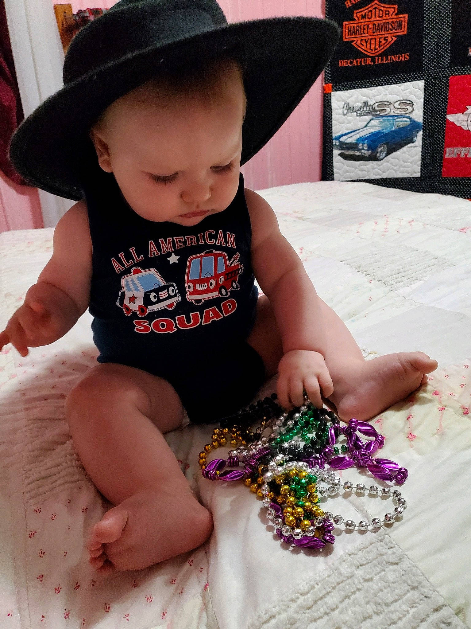 Calvin is registered to the contest to win money with this photo: baby, baby_toddler_clothing, barefoot, child, fedora, foot, fun, happy, hat, human_leg, pattern, person, pink, purple, shorts, skin, sleeve, sun_hat, t_shirt, thigh