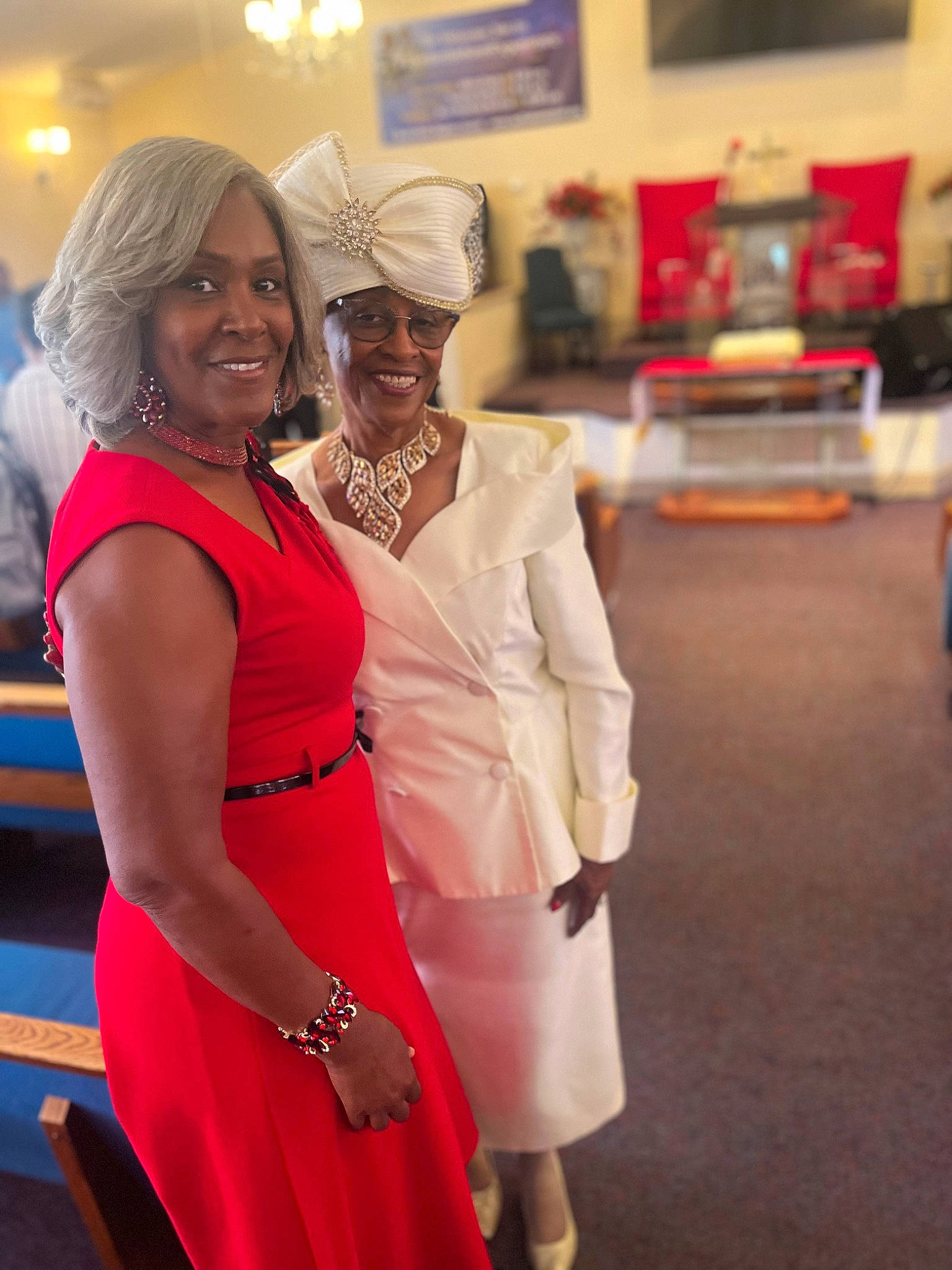 Alaysia is registered to the contest to win money with this photo: bag, belt, dress, electric_blue, event, eyewear, fashion_design, flooring, formal_wear, happy, headwear, human_leg, jewellery, joy, luggage_and_bags, necklace, person, picture_frame, recreation, smile