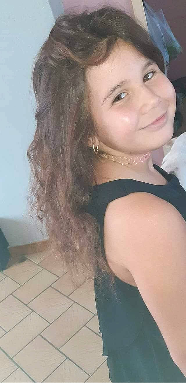 Miley a rejoint le concours — aidez-le/la à gagner de superbes lots ! bangs, beauty, black_hair, chin, eyebrow, eyelash, face, flash_photography, hair, happy, iris, jaw, joint, joy, layered_hair, lip, long_hair, makeover, person, skin