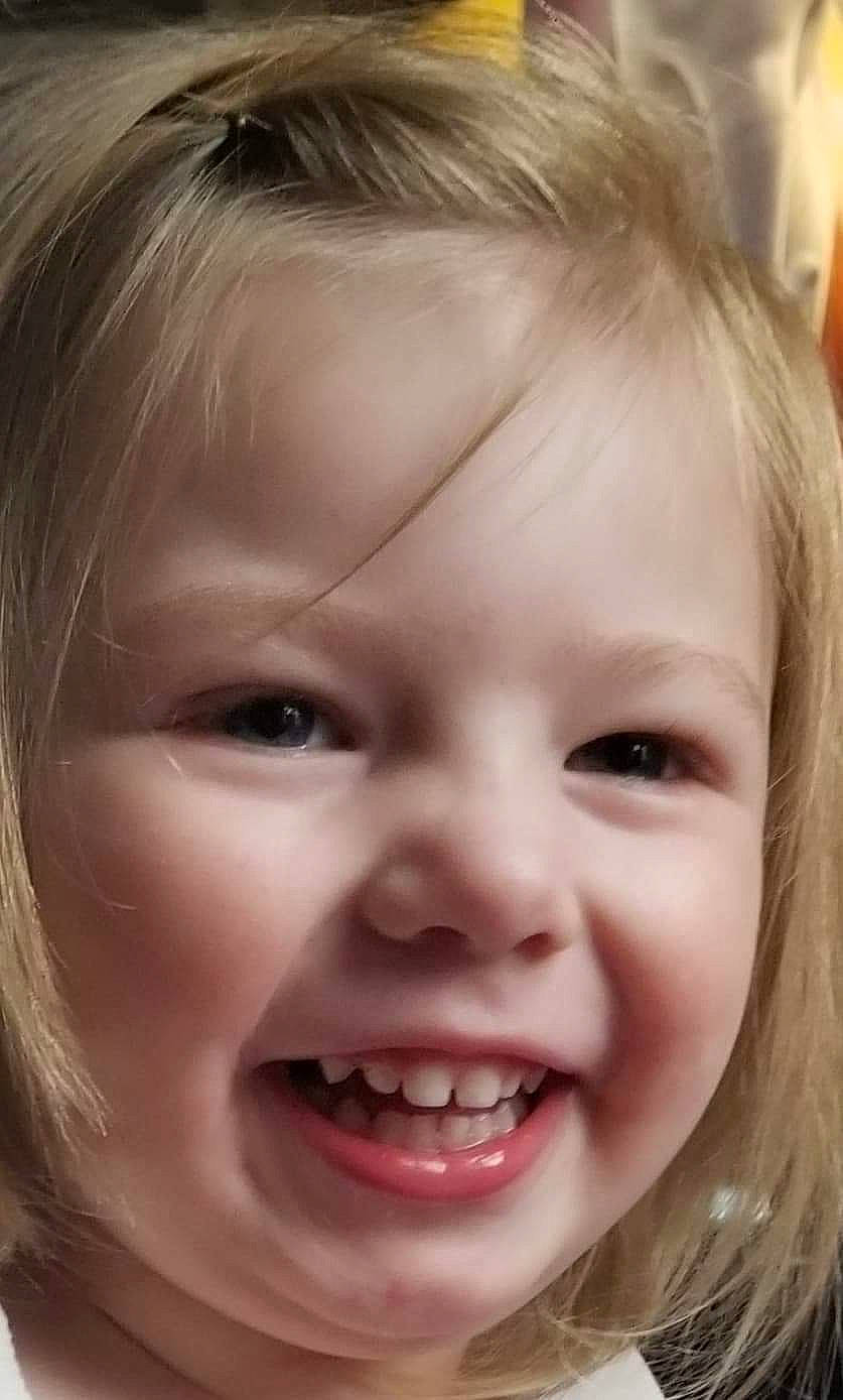 Maelee is registered to the contest to win money with this photo: blond, cheek, child, chin, close_up, eyebrow, face, facial_expression, forehead, hair, hairstyle, head, joy, laugh, lip, mouth, nose, organ, person, skin