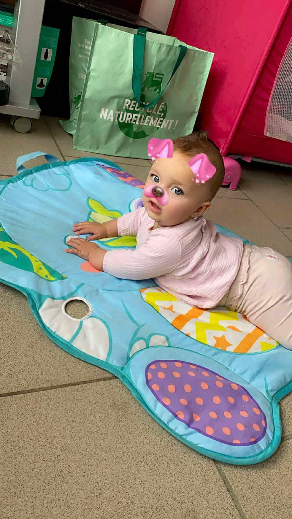 Shanna participe au concours pour gagner de l'argent avec cette photo : animation, baby, baby_products, baby_toys, chair, child, eyewear, fun, games, leisure, linens, magenta, person, pink, plastic, play, recreation, sitting, stuffed_toy, sunglasses