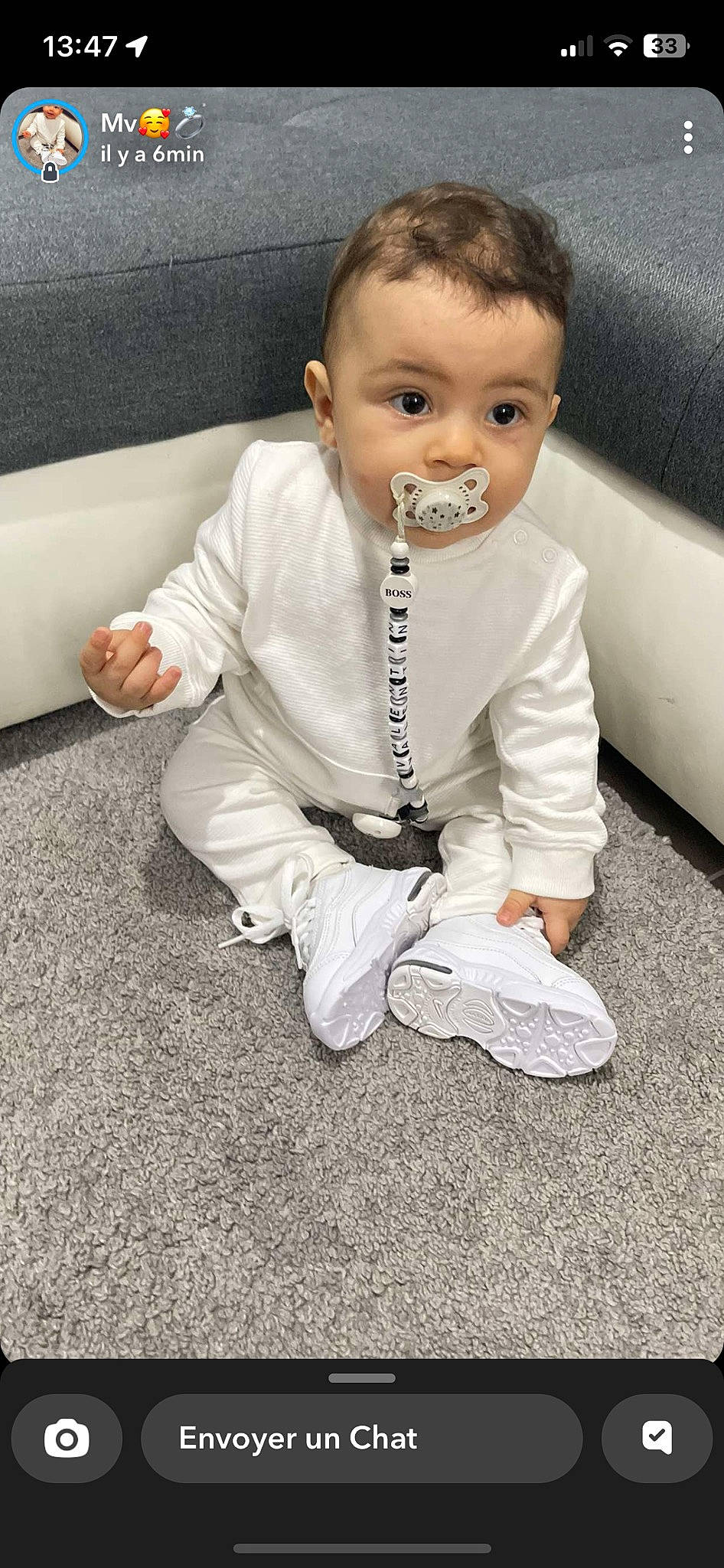 Valentin a rejoint le concours — aidez-le/la à gagner de superbes lots ! baby, baby_toddler_clothing, blazer, cheek, child, collar, comfort, couch, dress, face, flooring, formal_wear, fur, head, person, sitting, sleeve, suit, toddler