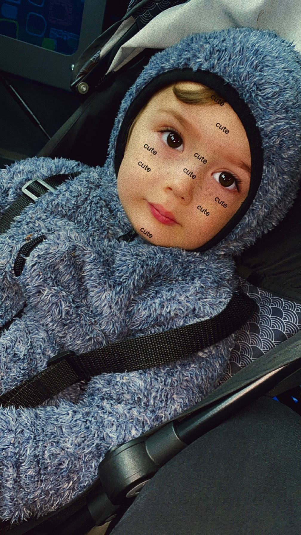 Liam a rejoint le concours — aidez-le/la à gagner de superbes lots ! baby, beanie, cap, doll, eye, eyebrow, eyelash, fashion_accessory, fur, hat, headgear, headwear, knit_cap, lip, nose, person, personal_protective_equipment, sleeve, toddler, toy