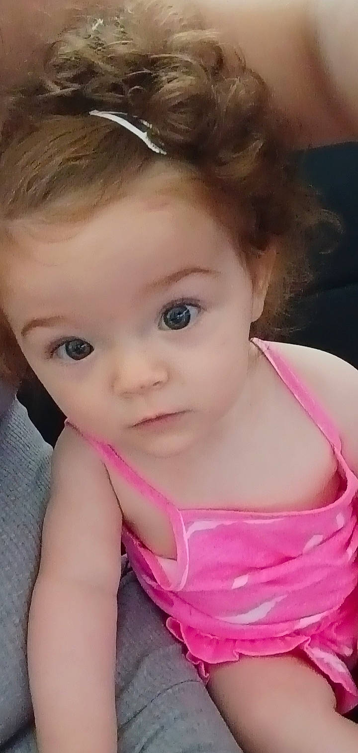 Noellia a rejoint le concours — aidez-le/la à gagner de superbes lots ! baby_toddler_clothing, cheek, clothing, cool, ear, eyebrow, eyelash, fun, hair, happy, iris, lip, long_hair, neck, nose, person, pink, shoulder, skin, sleeve