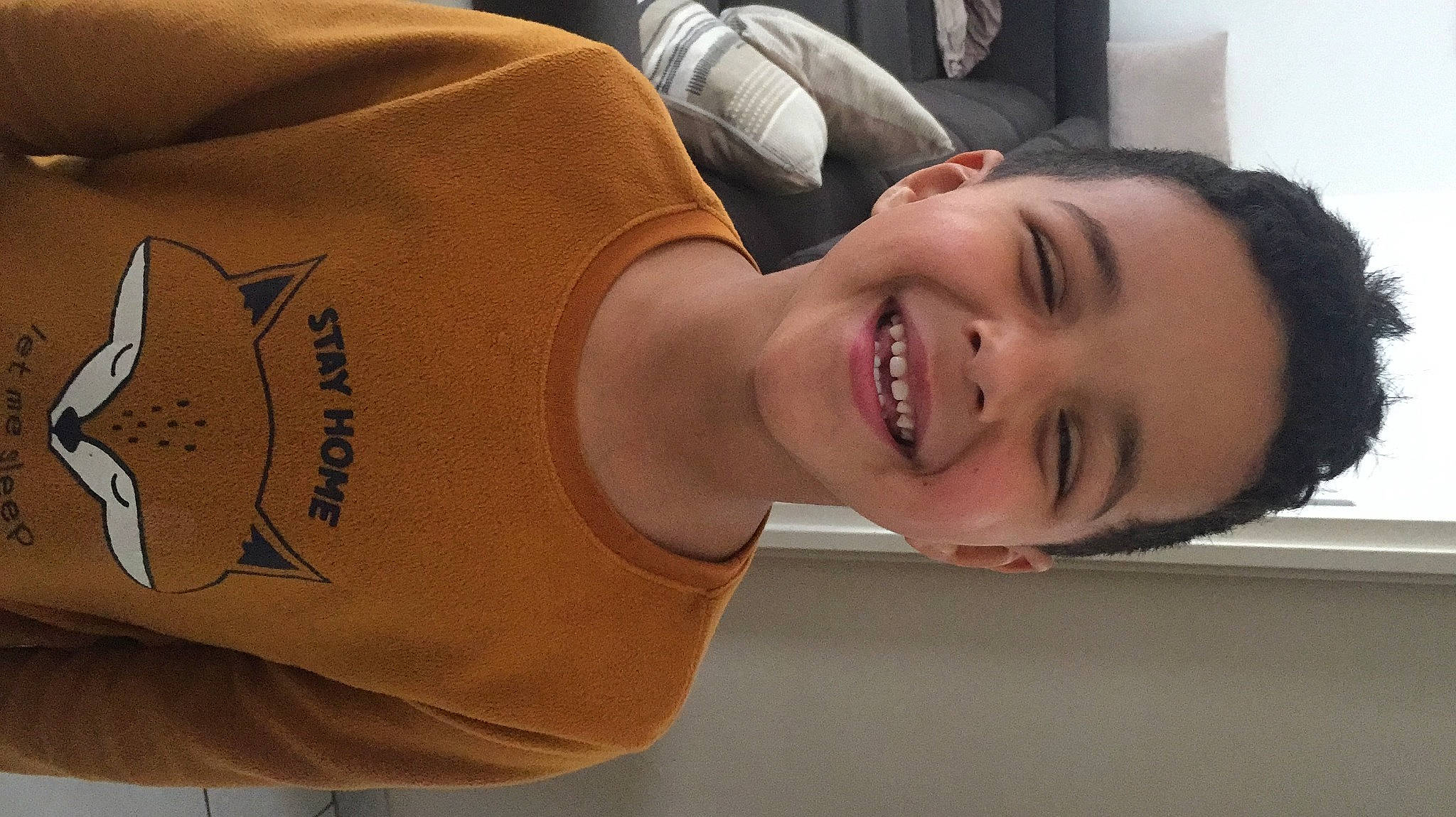 Maido participe au concours pour gagner de l'argent avec cette photo : arm, chest, comfort, elbow, eyelash, forehead, happy, headgear, jaw, joint, joy, knee, lip, mouth, neck, nose, person, skin, sleeve, smile