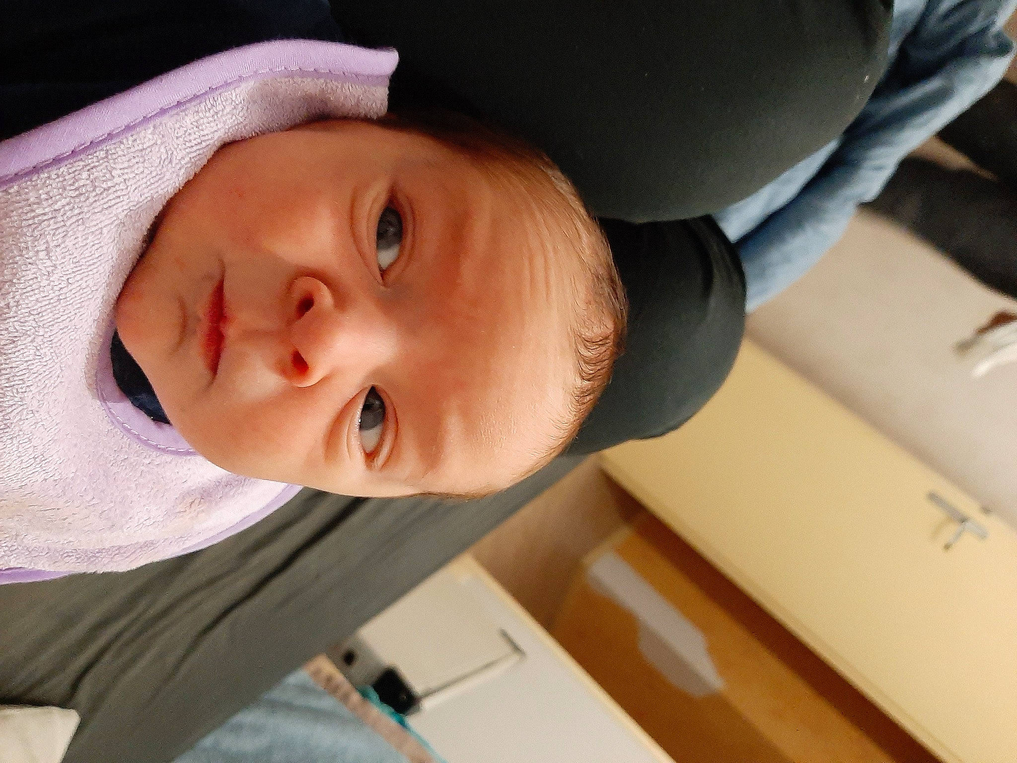 Kaëden a rejoint le concours — aidez-le/la à gagner de superbes lots ! baby, baby_products, baby_toddler_clothing, cap, cheek, child, comfort, eye, eyelash, fashion_accessory, hat, headgear, helmet, lip, nose, person, room, skin, sleeve, smile