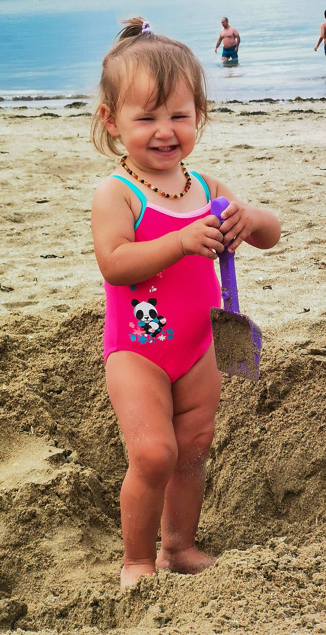 Iléana participe au concours pour gagner de l'argent avec cette photo : barefoot, beach, child, clothing, fun, joy, leg, maillot, one_piece_swimsuit, person, play, sand, summer, swimwear, thigh, toddler, vacation