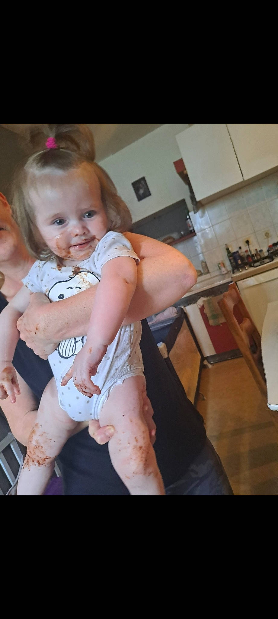 Yleana a rejoint le concours — aidez-le/la à gagner de superbes lots ! abdomen, baby, baby_toddler_clothing, chair, chest, event, flash_photography, fun, happy, human_leg, jewellery, knee, lap, person, shorts, sitting, skin, smile, thigh, toddler