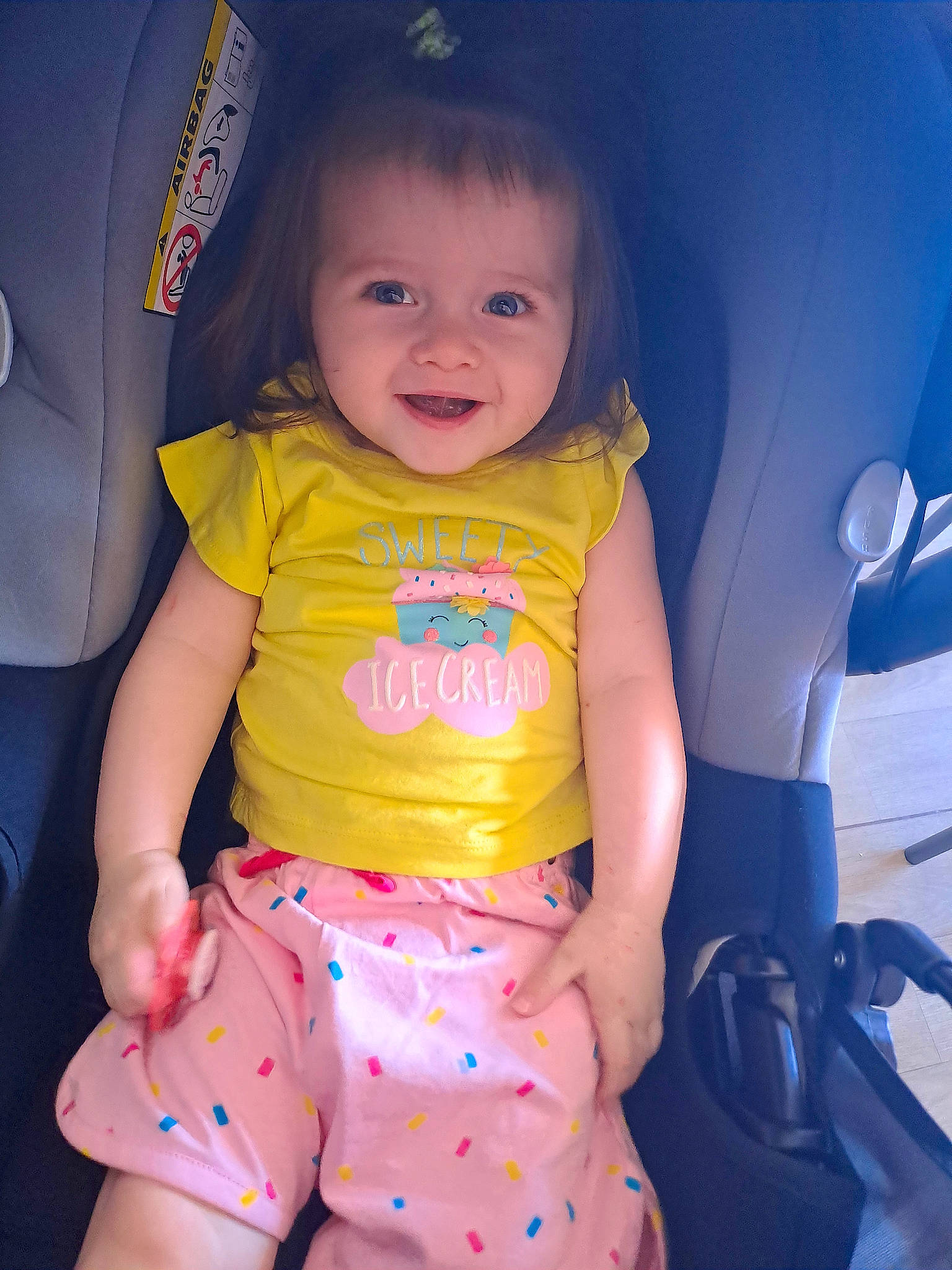 Yleana participe au concours pour gagner de l'argent avec cette photo : arm, baby, baby_toddler_clothing, blue, cheek, chin, cool, eye, face, finger, happy, head, human_body, mouth, person, pink, shorts, skin, smile, thigh