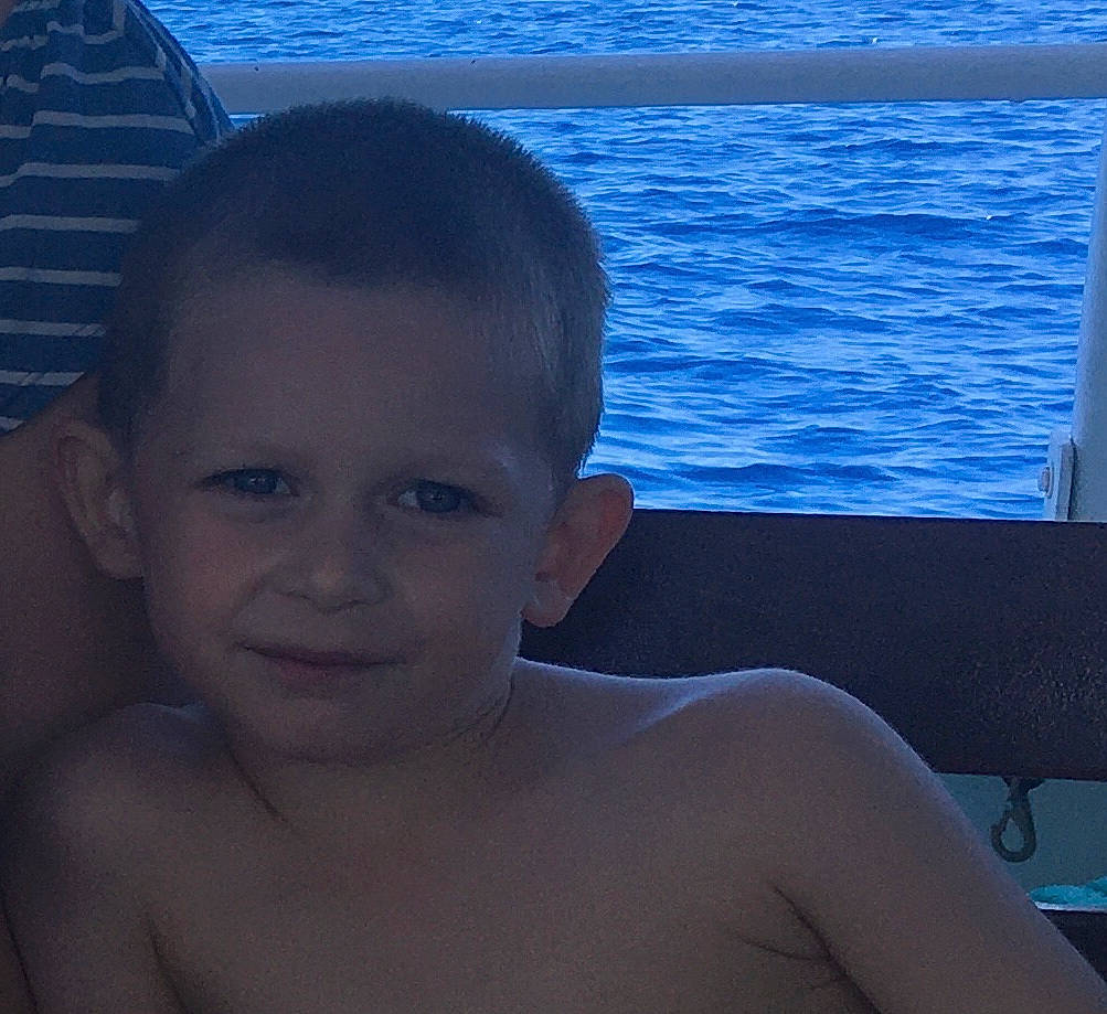 Alex a rejoint le concours — aidez-le/la à gagner de superbes lots ! beauty, chin, cool, eye, eyebrow, face, facial_expression, forehead, fun, hair, hairstyle, head, human, joy, muscle, neck, person, skin, sky, smile