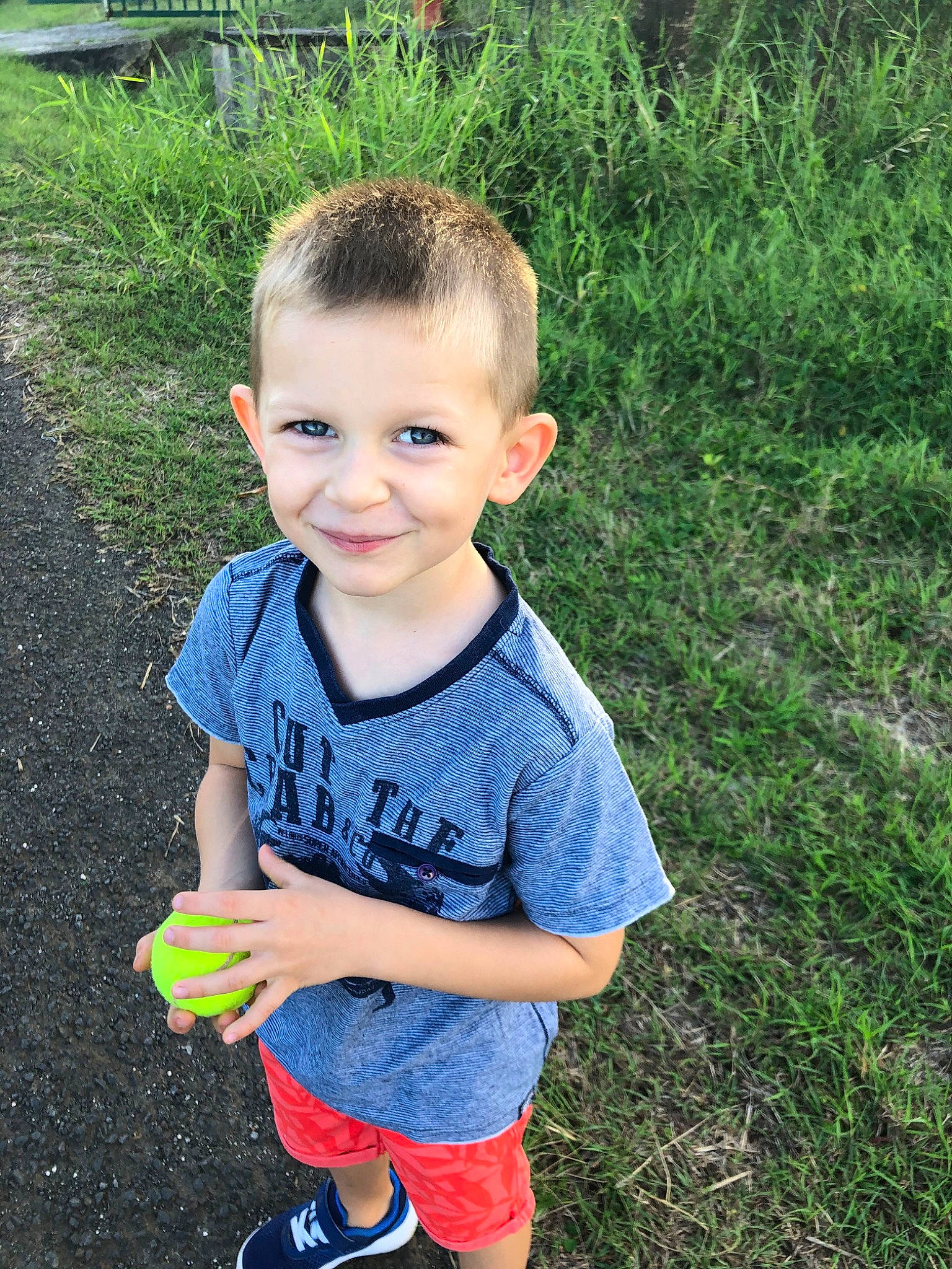Alex participe au concours pour gagner de l'argent avec cette photo : blue, child, cool, face, grass, happy, joy, people, person, photography, plant, play, smile, standing, summer, t_shirt, toddler, tree, vacation
