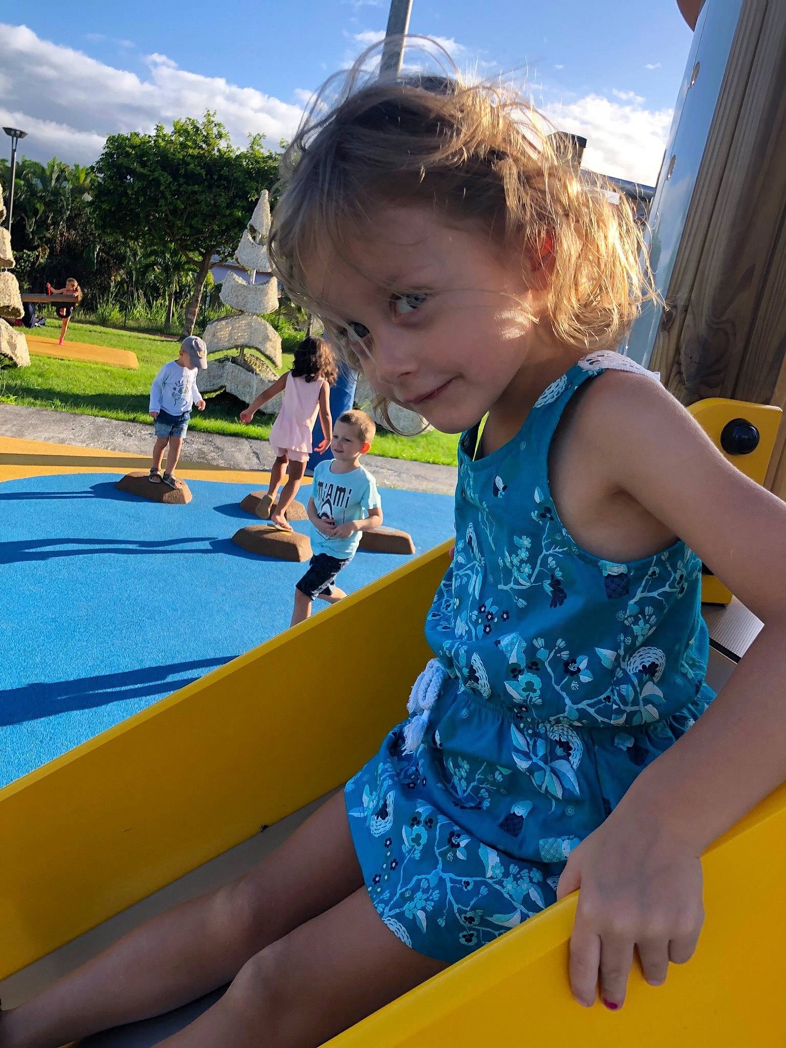 Cassandra participe au concours pour gagner de l'argent avec cette photo : child, fun, games, leisure, outdoor_play_equipment, park, person, play, playground, playground_slide, public_space, recreation, summer, toddler, vacation, water