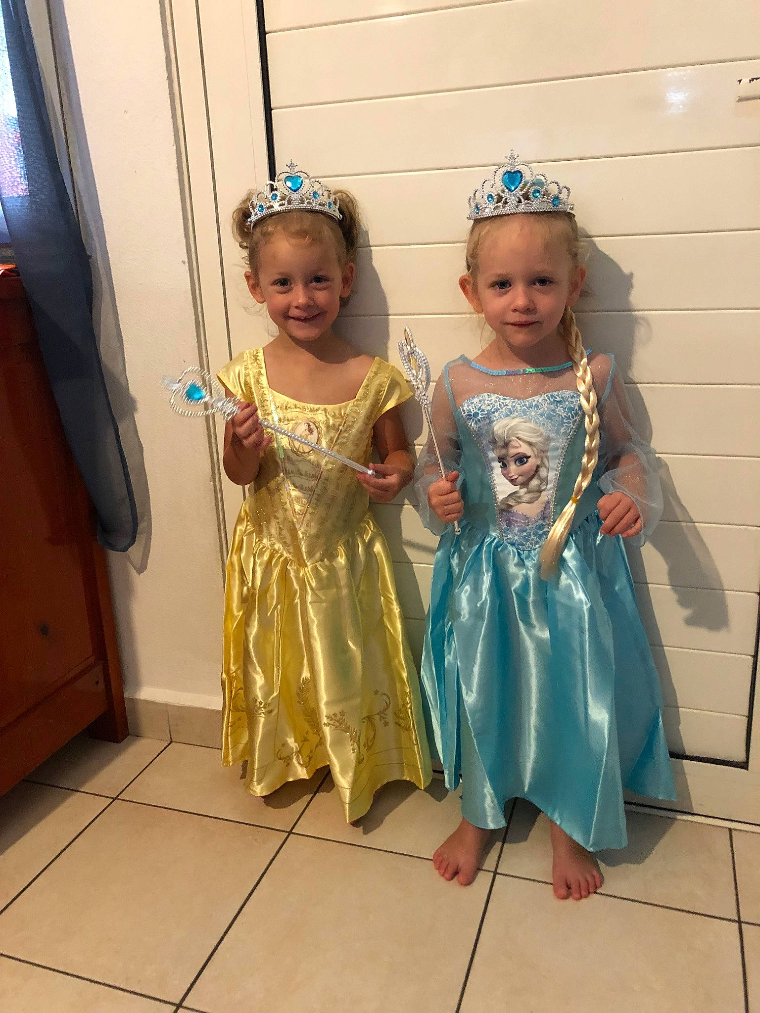 Cassandra a rejoint le concours — aidez-le/la à gagner de superbes lots ! child, costume, dress, fawn, fun, headpiece, joy, person, smile, toddler