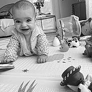 Louise a rejoint le concours — aidez-le/la à gagner de superbes lots ! baby, child, smiling, crawling, toys, play_mat, indoor, table, flowers, blanket, chair, person, happy, cute, floor, room, window, light, portrait, toddler