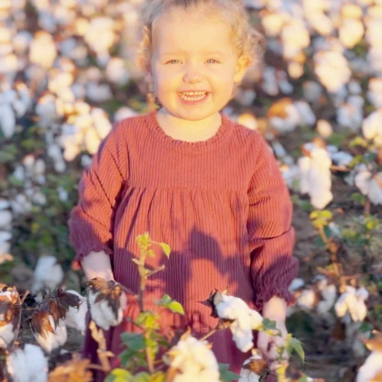 Mia is registered to the contest to win money with this photo: anemone, child, cotton, daisy, face, female, field, flower, girl, happy, head, herbal, herbs, leaf, person, petal, photography, plant, portrait, smile