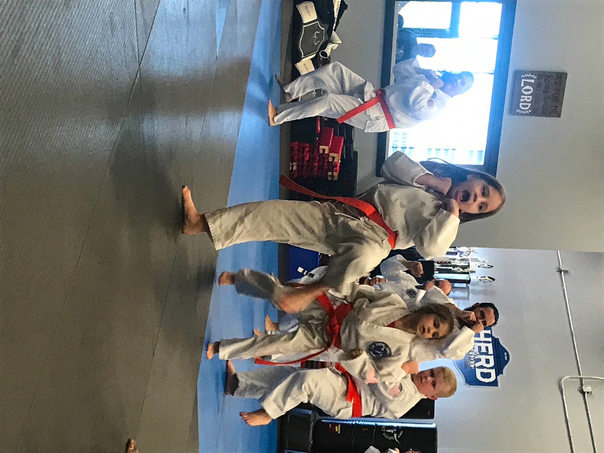 Ivy is registered to the contest to win money with this photo: blurred, carmine, competition, competition_event, costume, fun, hat, machine, person, room, sports_uniform, stage_equipment, t_shirt, uniform