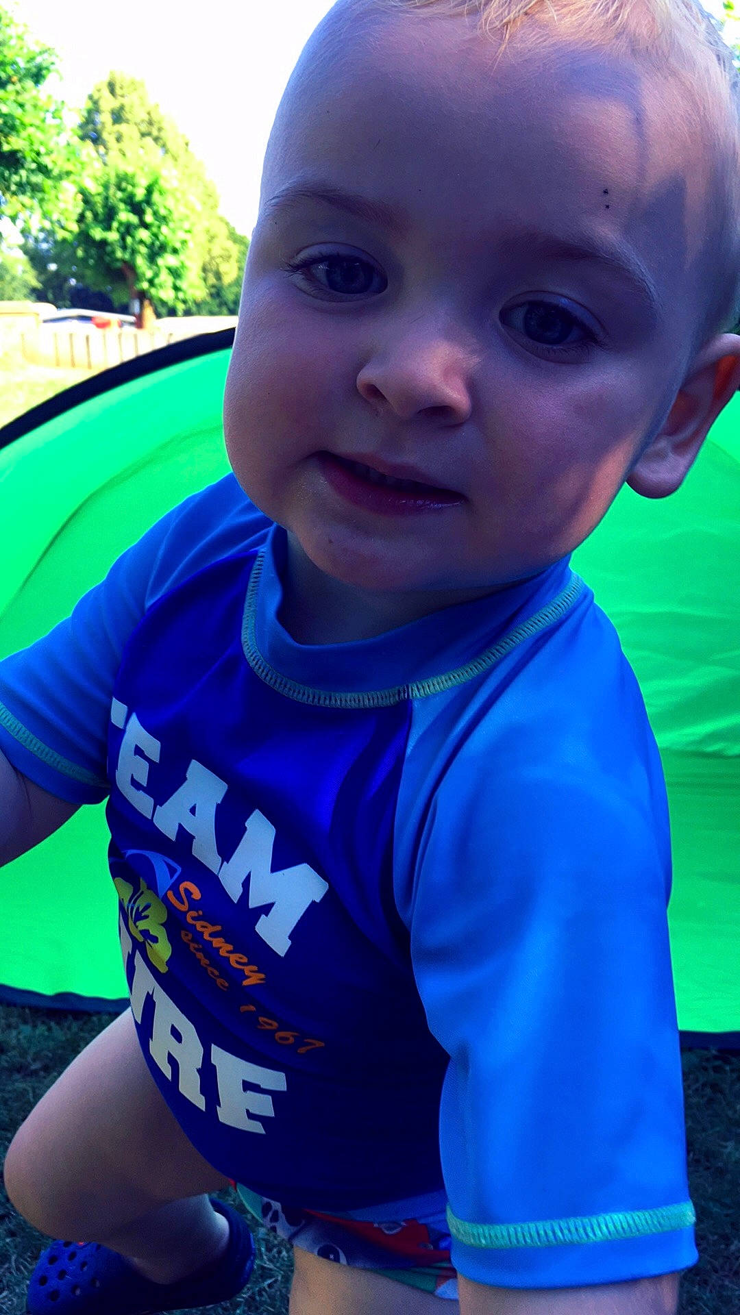 Pietro a rejoint le concours — aidez-le/la à gagner de superbes lots ! blue, cheek, child, cobalt_blue, cool, electric_blue, eye, face, facial_expression, fun, head, iris, leisure, male, person, play, skin, sleeve, smile, t_shirt