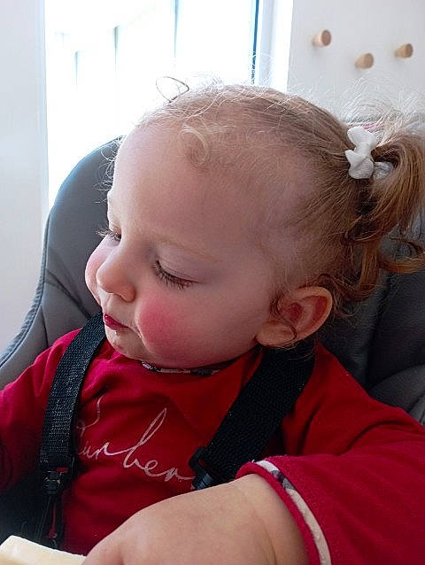 Inaya a rejoint le concours — aidez-le/la à gagner de superbes lots ! baby, baby_products, baby_toddler_clothing, car_seat, cheek, child, comfort, ear, eyelash, fun, happy, iris, neck, nose, person, sitting, skin, sleeve, toddler, vacation