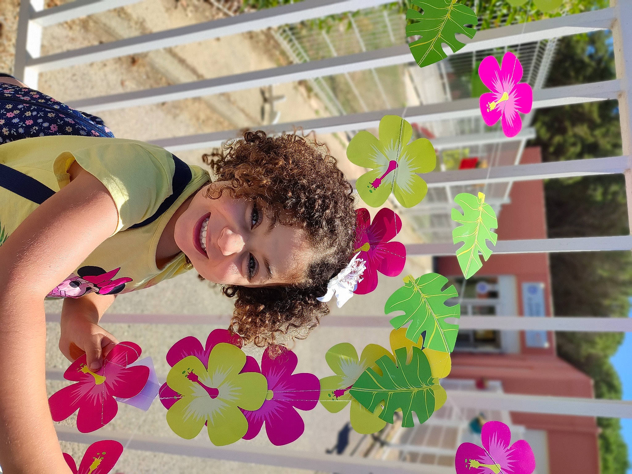 Yousra a rejoint le concours — aidez-le/la à gagner de superbes lots ! annual_plant, automotive_wheel_system, botany, event, floral_design, flower, flowering_plant, fun, grass, happy, joy, leisure, magenta, pattern, people_in_nature, person, petal, pink, plant, smile