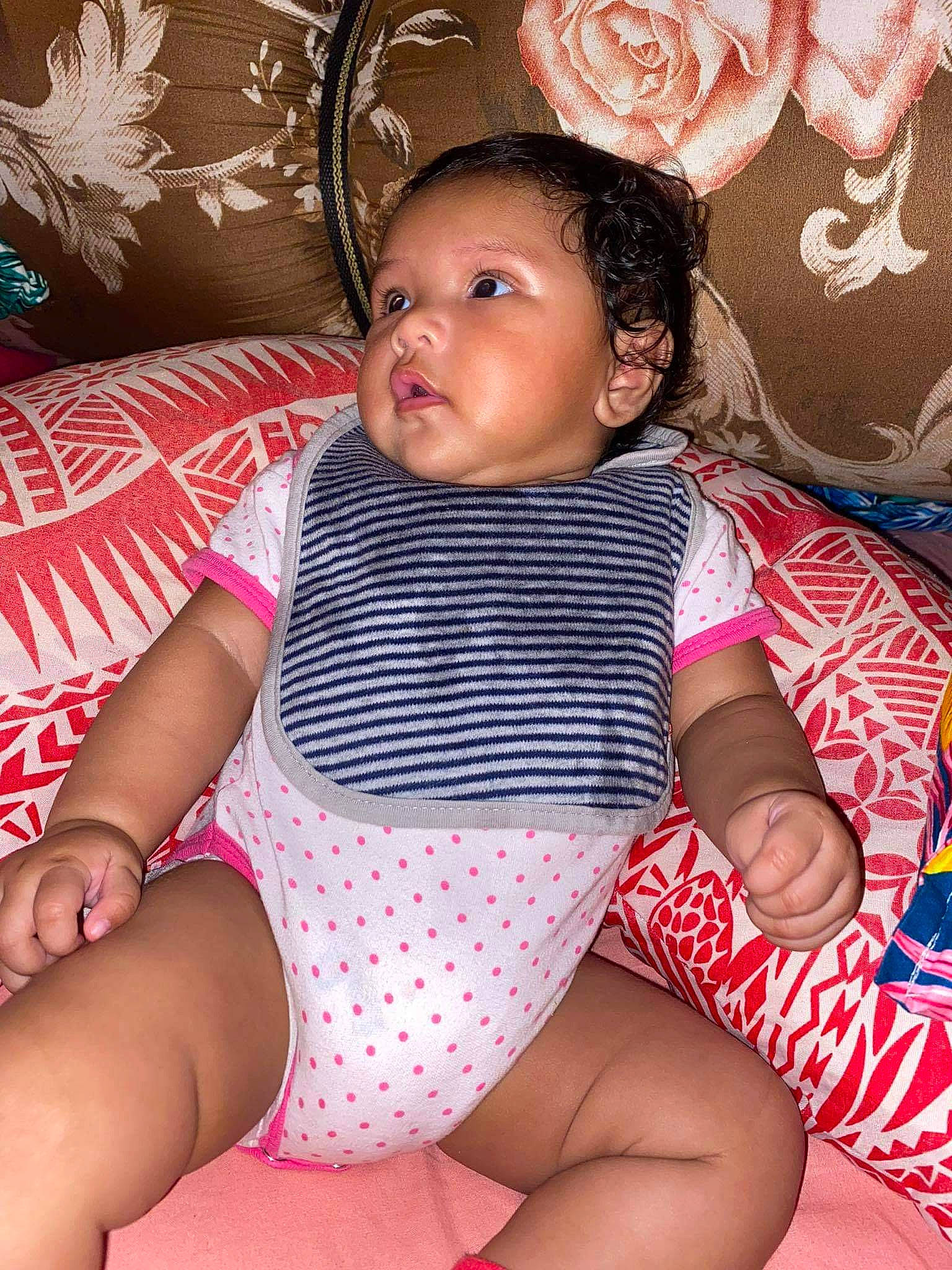 Manaianui participe au concours pour gagner de l'argent avec cette photo : arm, baby_toddler_clothing, comfort, face, facial_expression, finger, happy, human_body, knee, lap, leg, mouth, organ, person, pink, shorts, skin, stomach, thigh, toddler