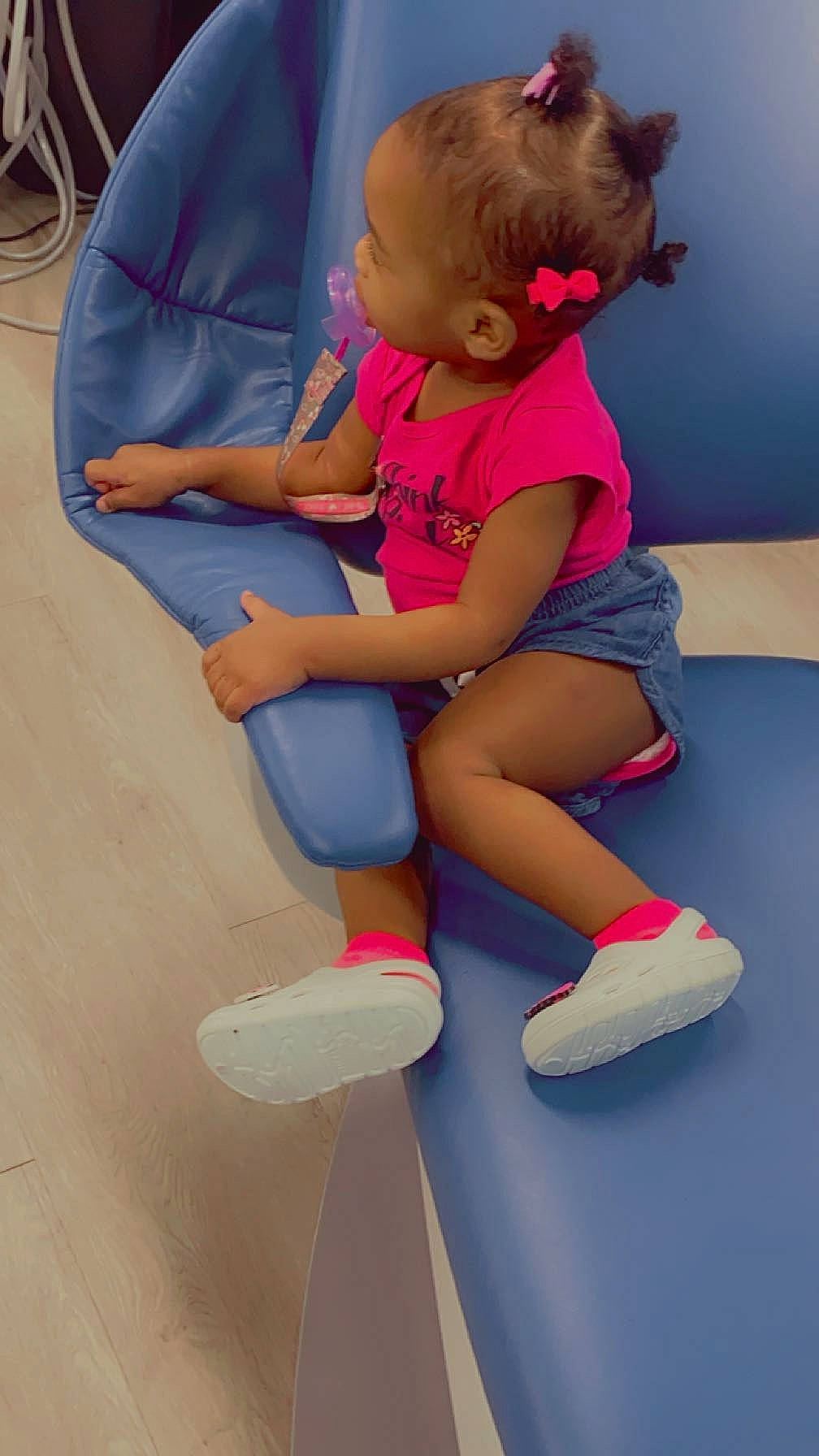 Braxtynn is registered to the contest to win money with this photo: arm, baby_toddler_clothing, calf, child, elbow, electric_blue, human_leg, joint, knee, lap, leg, leisure, person, pink, shorts, sleeve, sock, sportswear, t_shirt, thigh