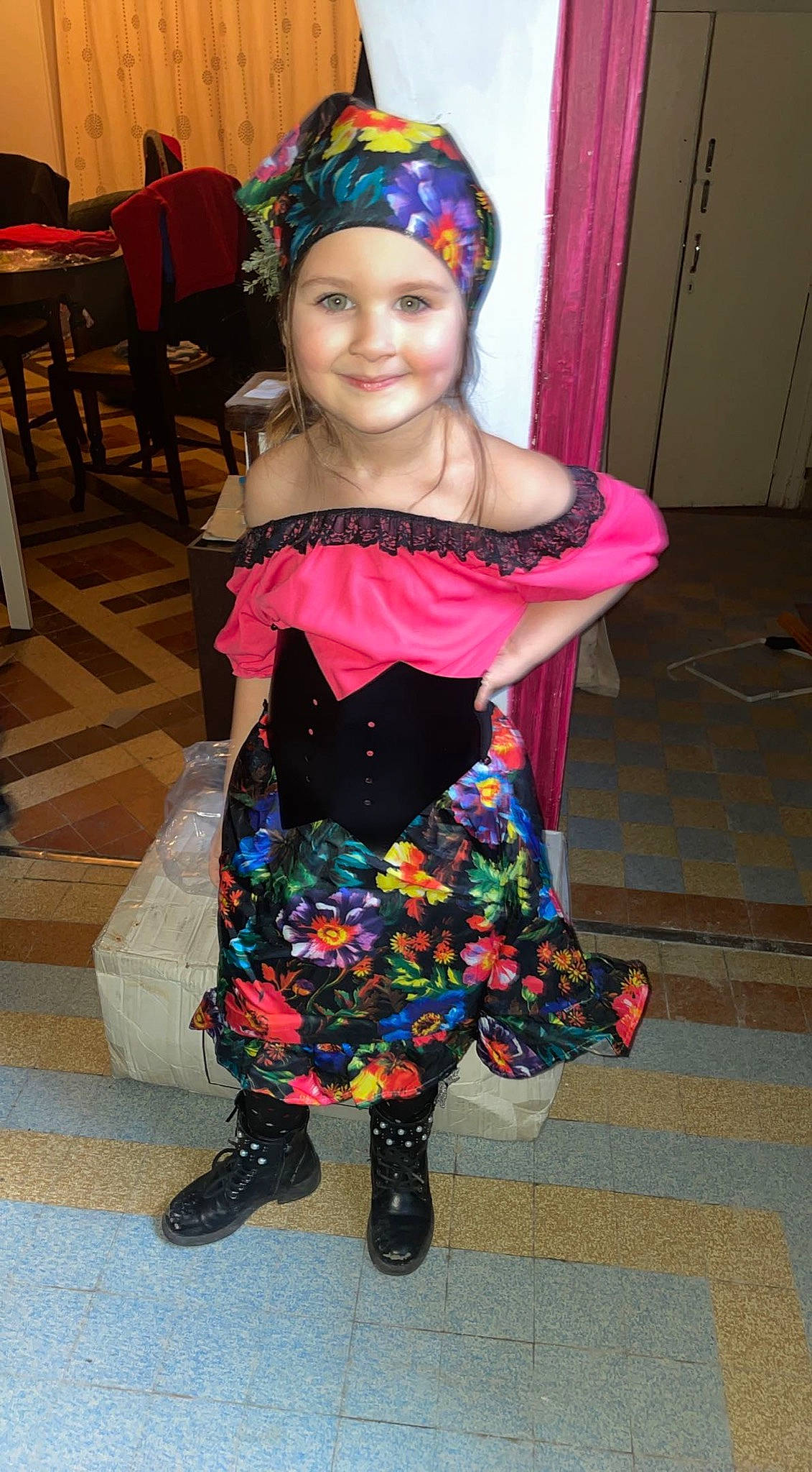 Malyssea participe au concours pour gagner de l'argent avec cette photo : chair, child, costume, costume_design, door, dress, entertainment, event, fashion_accessory, fashion_design, flooring, fun, happy, headwear, jewellery, joy, magenta, makeover, person, pink