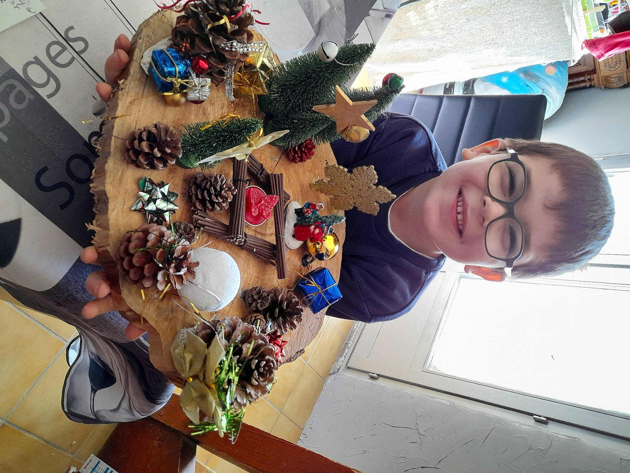 Kylian a rejoint le concours — aidez-le/la à gagner de superbes lots ! art, artist, child, cool, event, eyewear, fashion_accessory, fashion_design, food, fun, happy, headgear, joy, person, recreation, smile, tableware, visual_arts