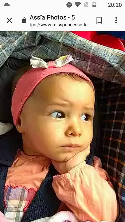 Assia a rejoint le concours — aidez-le/la à gagner de superbes lots ! baby, cheek, child, chin, cool, eyebrow, face, fashion_accessory, forehead, hair, hair_accessory, head, headgear, lip, nose, person, photo_caption, photography, skin, smile