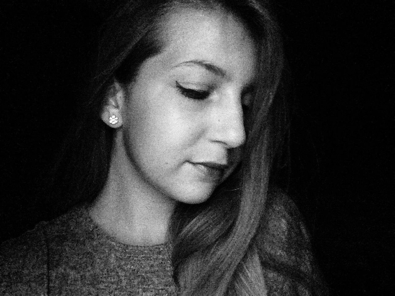 Celia participe au concours pour gagner de l'argent avec cette photo : beauty, black, black_and_white, cheek, chin, eye, eyebrow, face, hair, hairstyle, head, jaw, lip, monochrome, monochrome_photography, neck, nose, person, photograph, portrait