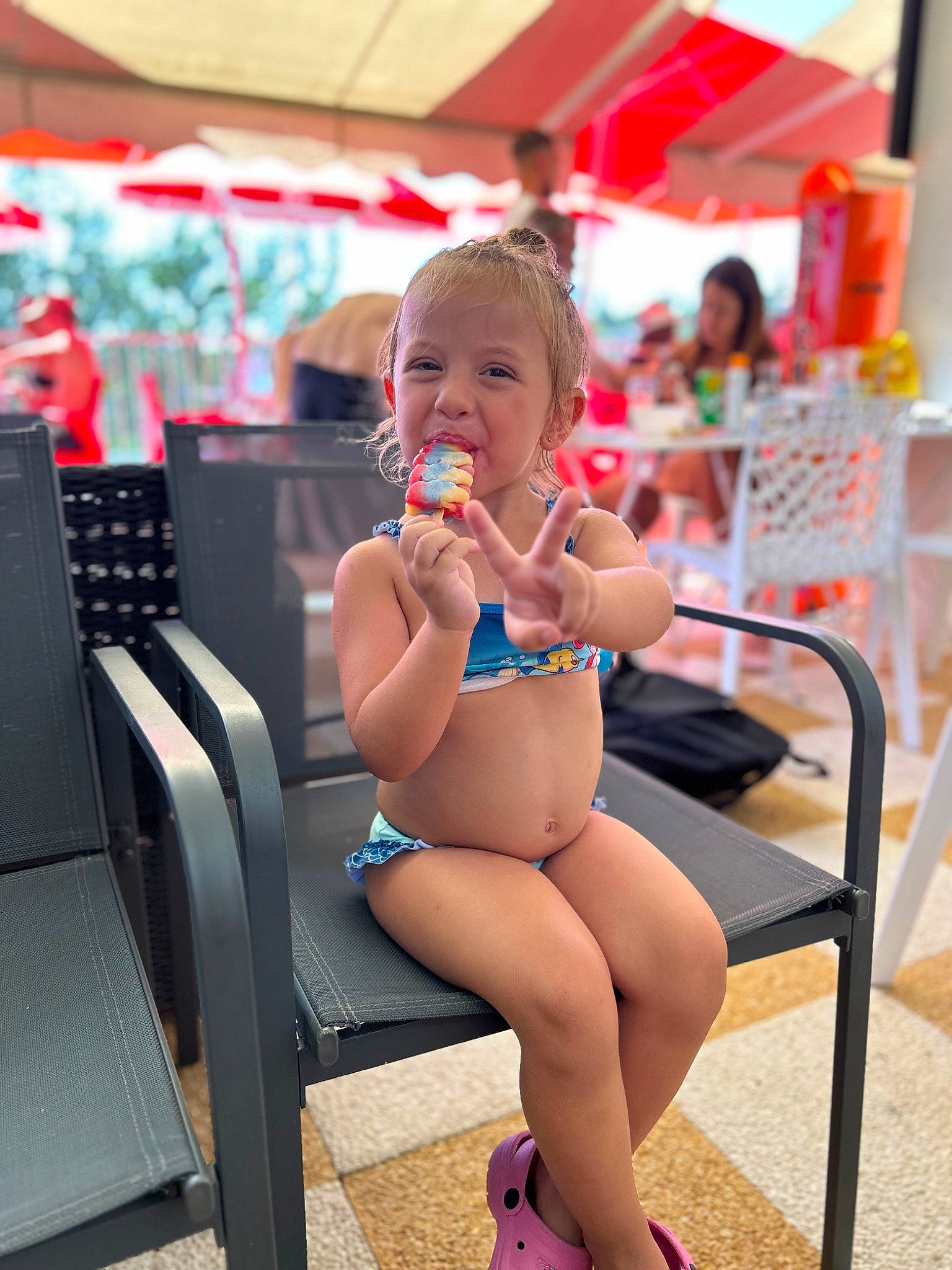 Nefissa participe au concours pour gagner de l'argent avec cette photo : brassiere, chest, event, eyewear, foot, fun, human_leg, knee, leg, leisure, lingerie, person, recreation, smile, swimwear, thigh, thumb, toddler, undergarment, underpants