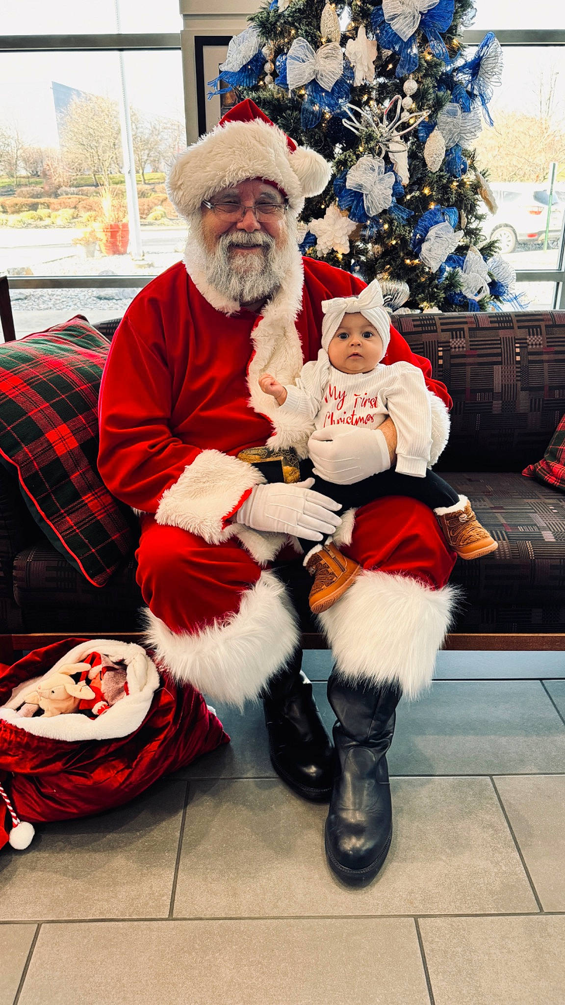 Rya is registered to the contest to win money with this photo: beard, boot, christmas, christmas_decoration, christmas_tree, costume_hat, couch, event, facial_hair, fictional_character, fun, fur, happy, hat, headwear, holiday, human_body, joy, lap, person