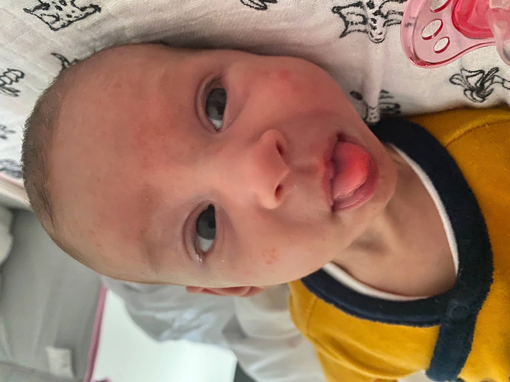 Rose a rejoint le concours — aidez-le/la à gagner de superbes lots ! baby, baby_toddler_clothing, cheek, chin, ear, eye, eyebrow, eyelash, facial_expression, forehead, hair, iris, lip, mammal, mouth, nose, organ, person, skin, smile