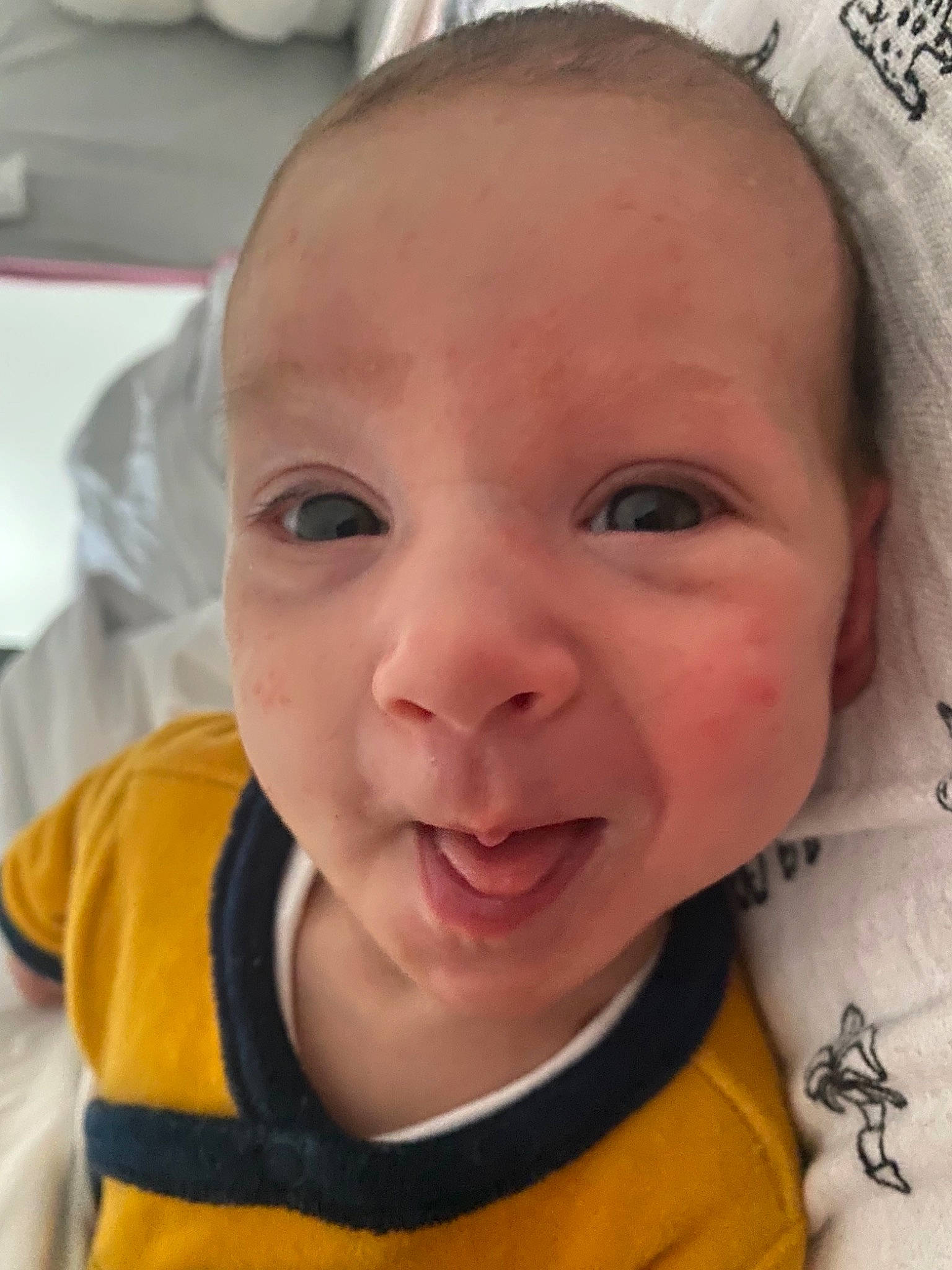 Rose a rejoint le concours — aidez-le/la à gagner de superbes lots ! baby_toddler_clothing, cheek, chin, clothing, ear, eye, eyebrow, eyelash, forehead, head, iris, jaw, lip, mouth, nose, organ, person, skin, sleeve, smile