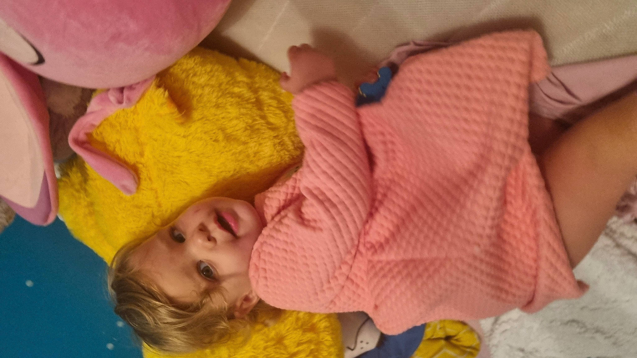 Lana participe au concours pour gagner de l'argent avec cette photo : baby, baby_toddler_clothing, cheek, child, facial_expression, happy, head, human_body, mouth, nose, orange, organ, person, pink, product, red, skin, textile, toddler, white