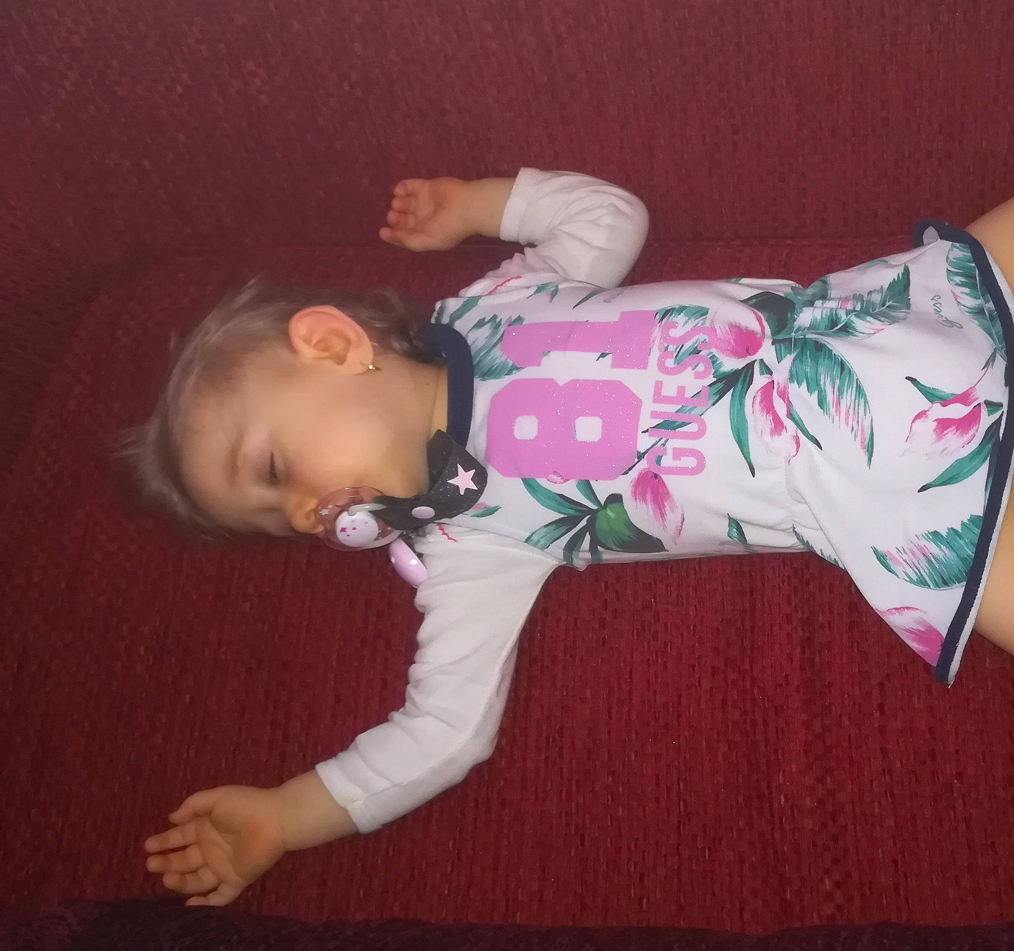 Roxana participe au concours pour gagner de l'argent avec cette photo : baby, child, person, sleep, toddler