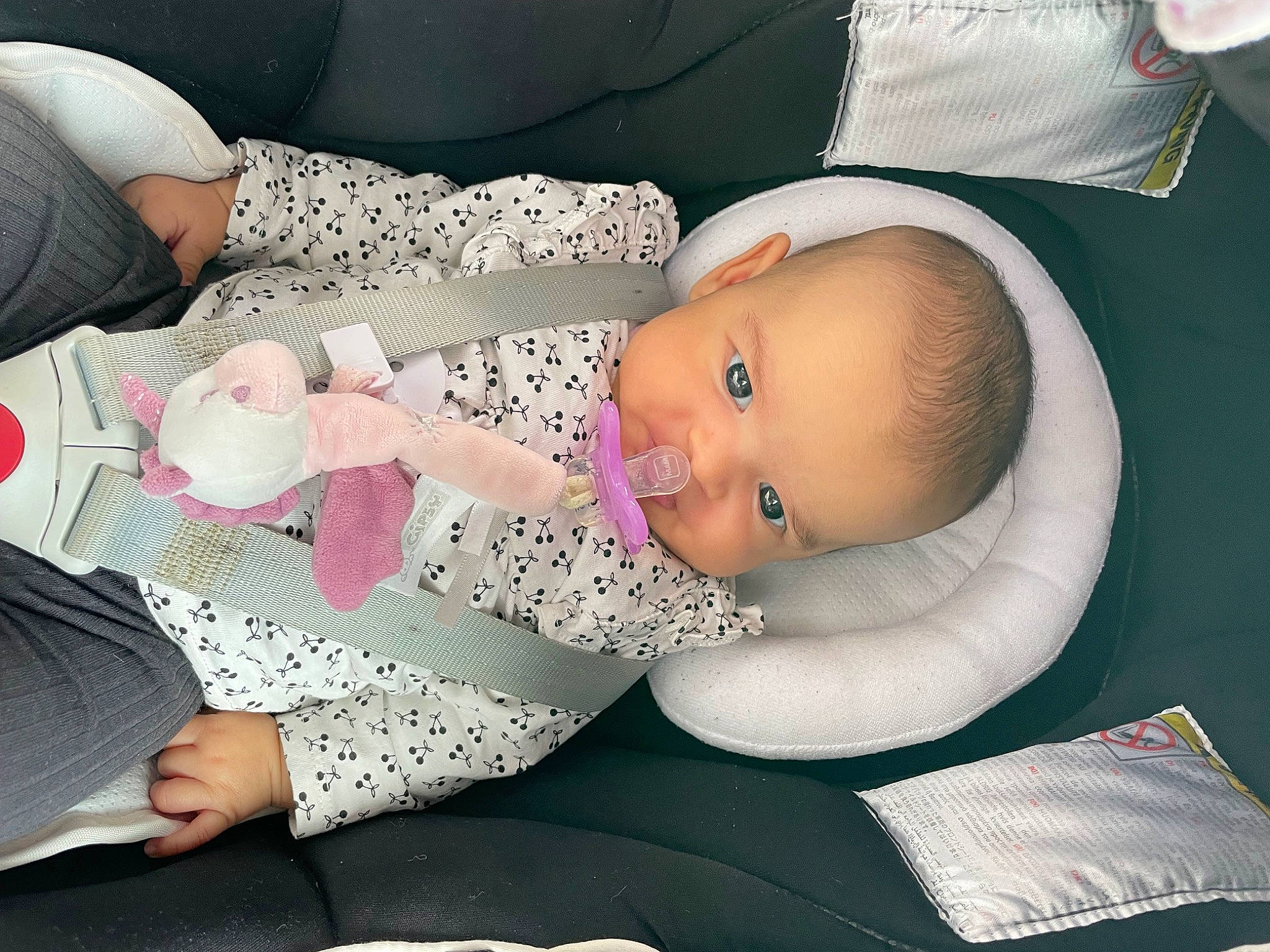 Mylla a rejoint le concours — aidez-le/la à gagner de superbes lots ! baby, baby_toddler_clothing, beauty, cheek, child, comfort, eye, finger, hand, human_body, leg, mouth, nail, person, product, skin, sleeve, smile, thumb, toddler