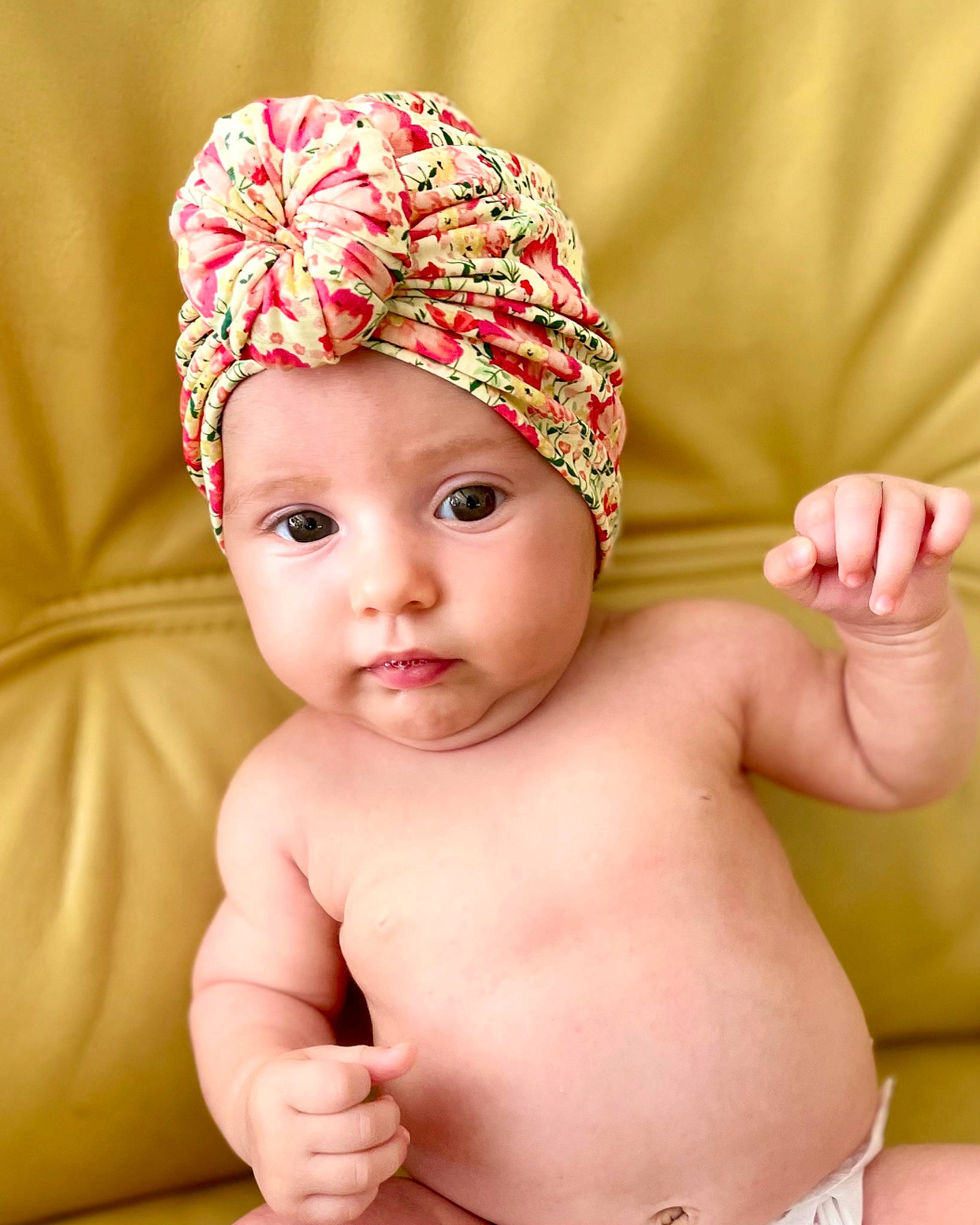Nina participe au concours pour gagner de l'argent avec cette photo : baby, baby_toddler_clothing, cap, cheek, chin, eyebrow, face, facial_expression, finger, gesture, hand, happy, head, headwear, human_body, lip, mouth, neck, person, pink