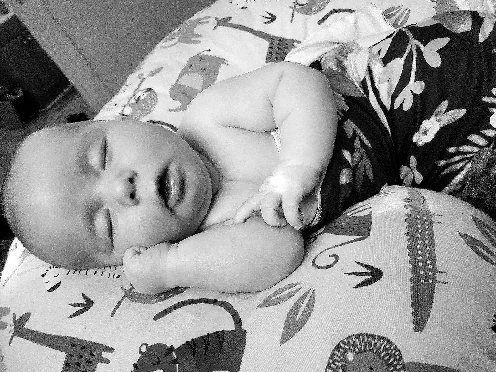 Keria is registered to the contest to win money with this photo: arm, baby, black, black_and_white, comfort, cool, eye, hair, hand, head, headgear, monochrome, mouth, person, photograph, product, skin, style, textile, toddler