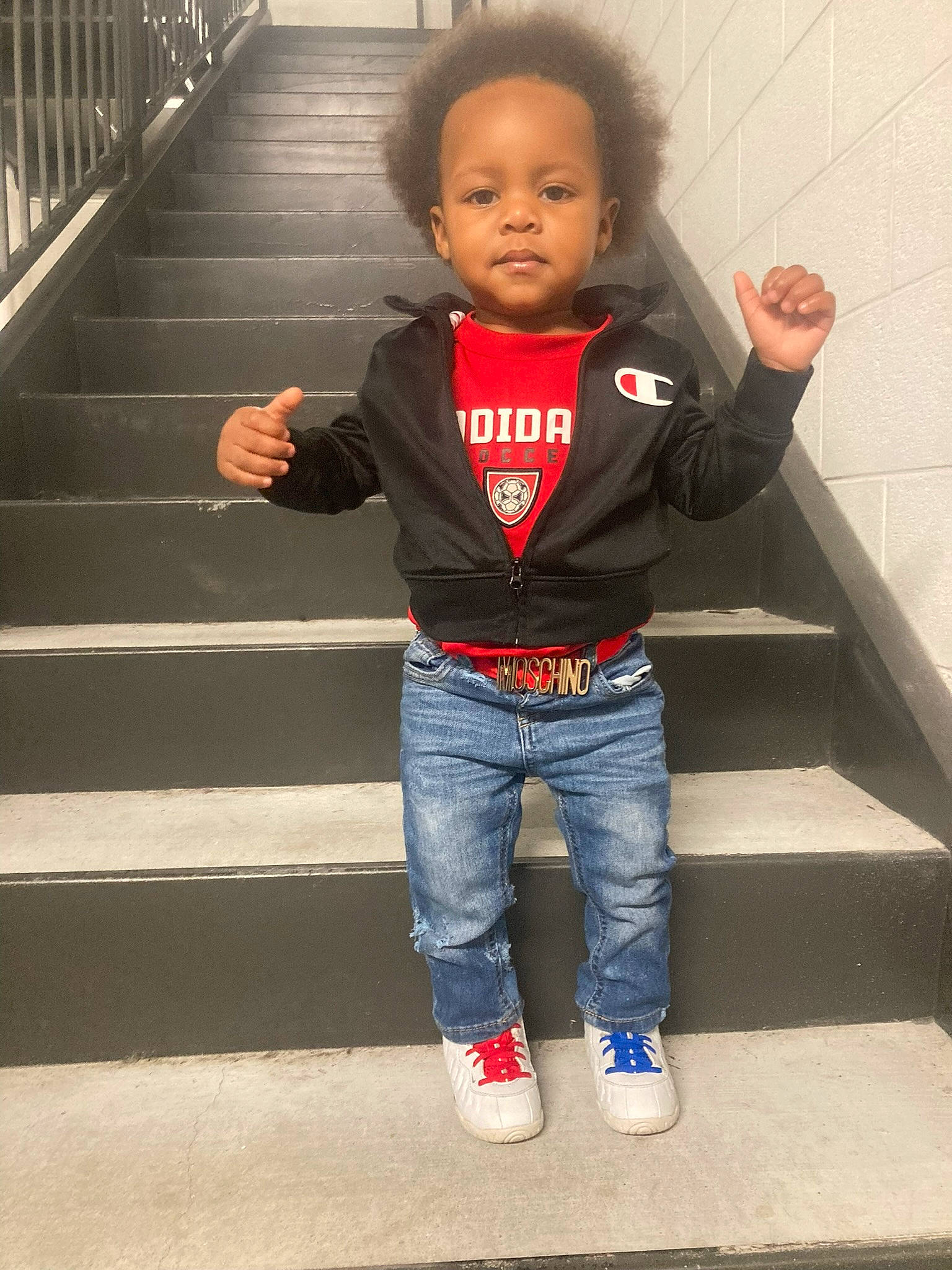 Makhy is registered to the contest to win money with this photo: baby_toddler_clothing, cheek, child, concrete, denim, eye, face, fence, flash_photography, gesture, hair, happy, jeans, person, sitting, sleeve, smile, stairs, t_shirt, toddler