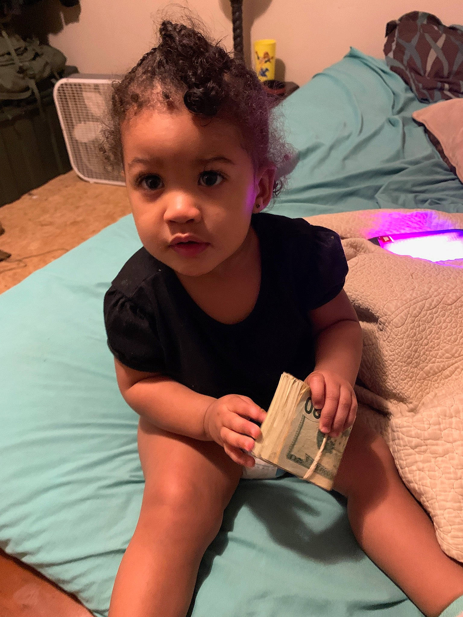 Rayelle is registered to the contest to win money with this photo: arm, child, finger, leg, neck, person, thigh, toddler