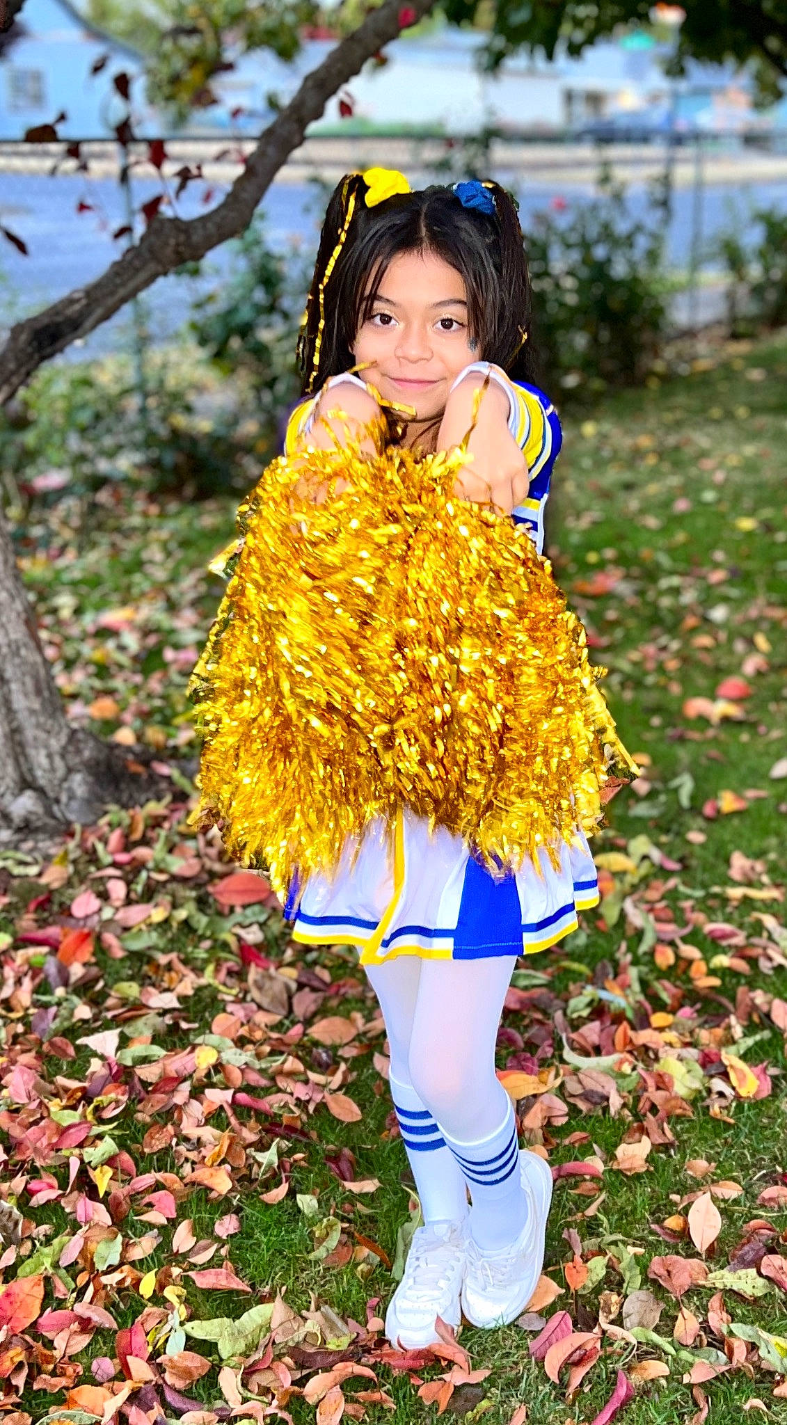 Denise is registered to the contest to win money with this photo: brown_hair, electric_blue, fashion_accessory, fun, glove, grass, happy, human_leg, joy, knee, leg, nature, people_in_nature, person, plant, shoe, smile, sneakers, spring, thigh