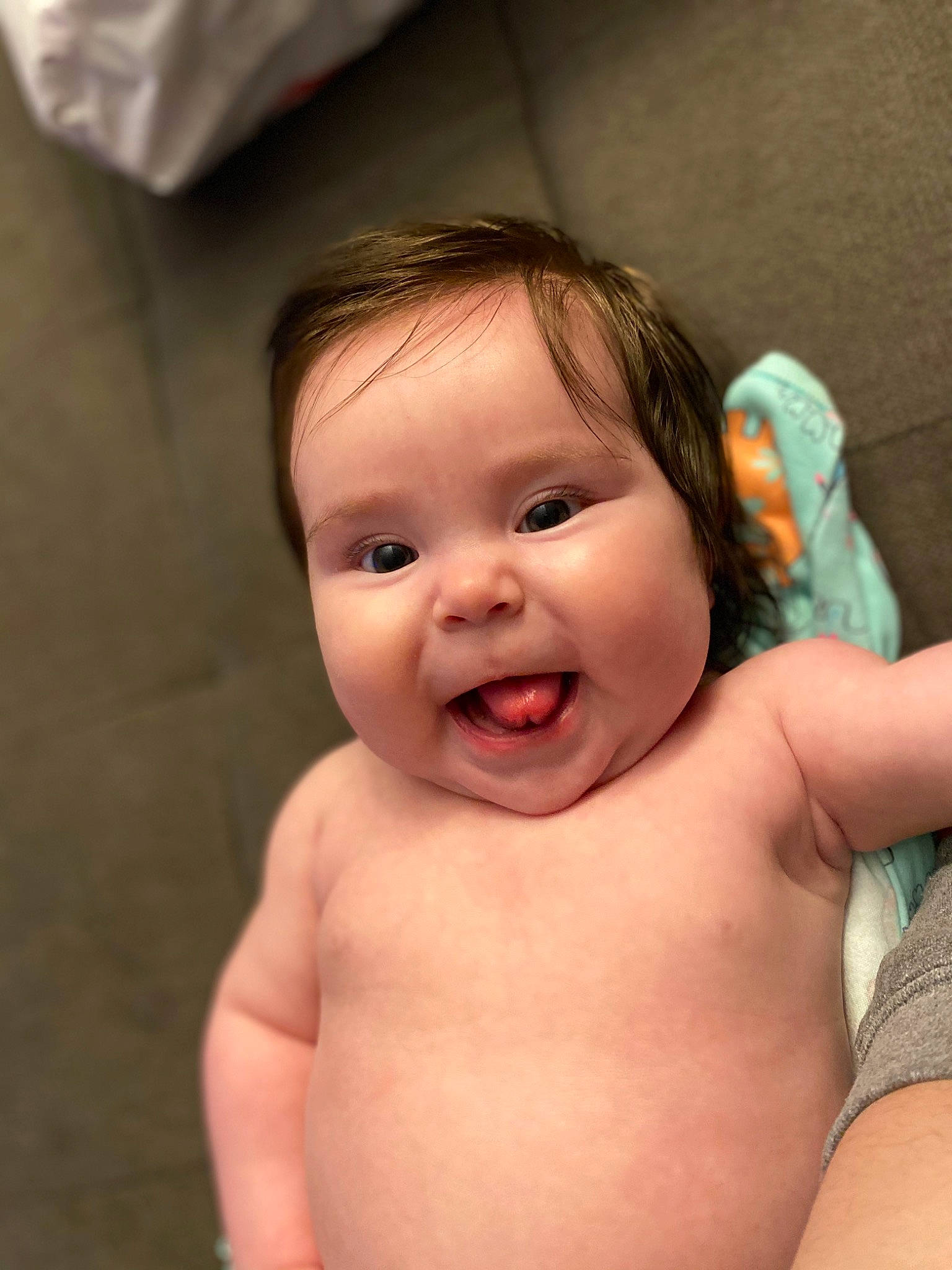 Hadlie is registered to the contest to win money with this photo: arm, cheek, chin, eye, eyebrow, face, facial_expression, forehead, hair, hairstyle, hand, head, joint, lip, mouth, nose, person, shoulder, skin, smile