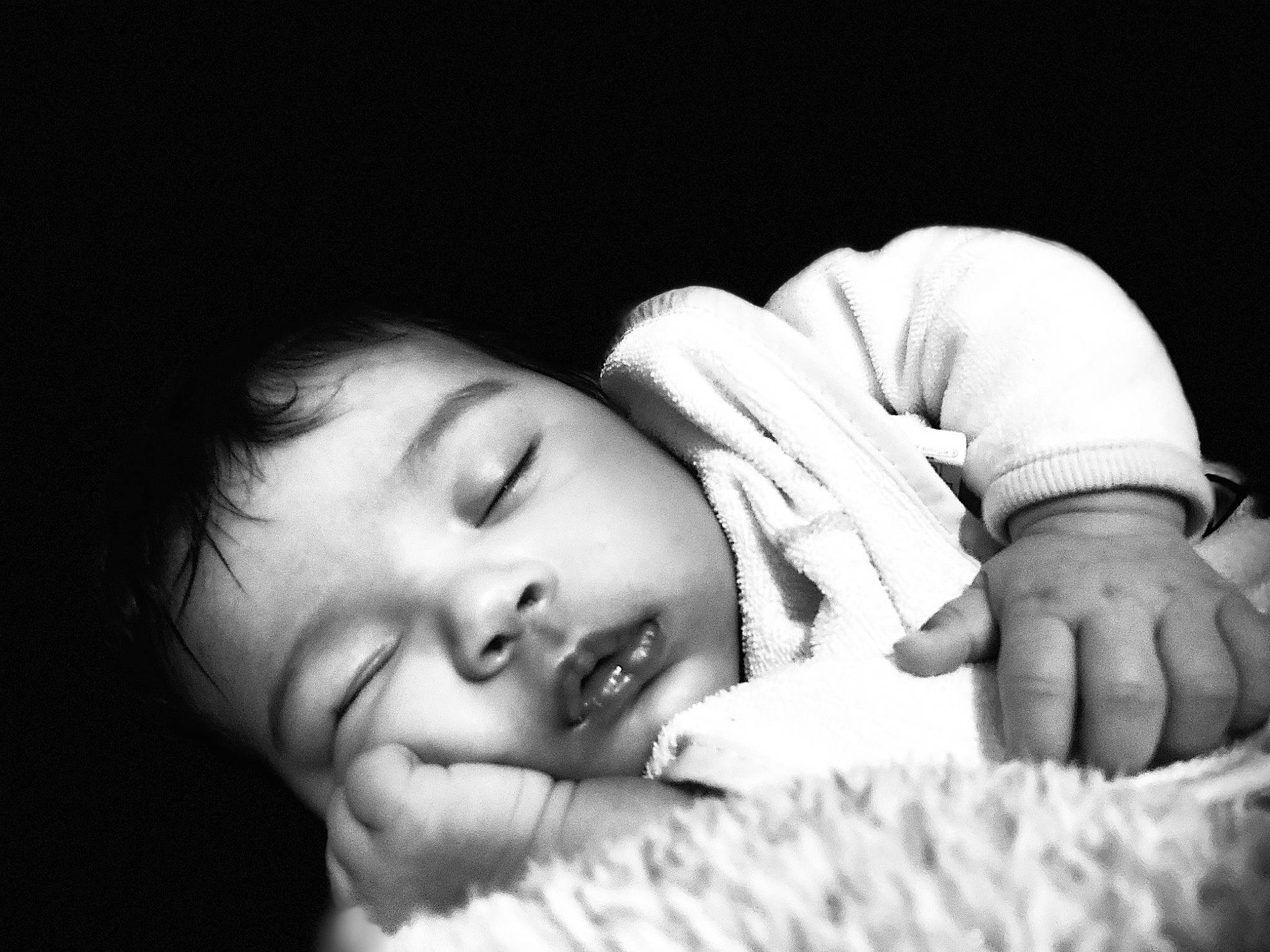 Maïly a rejoint le concours — aidez-le/la à gagner de superbes lots ! baby, cheek, child, comfort, eyebrow, eyelash, finger, flash_photography, gesture, hand, happy, human_body, interaction, lip, mouth, nail, nose, person, skin, smile