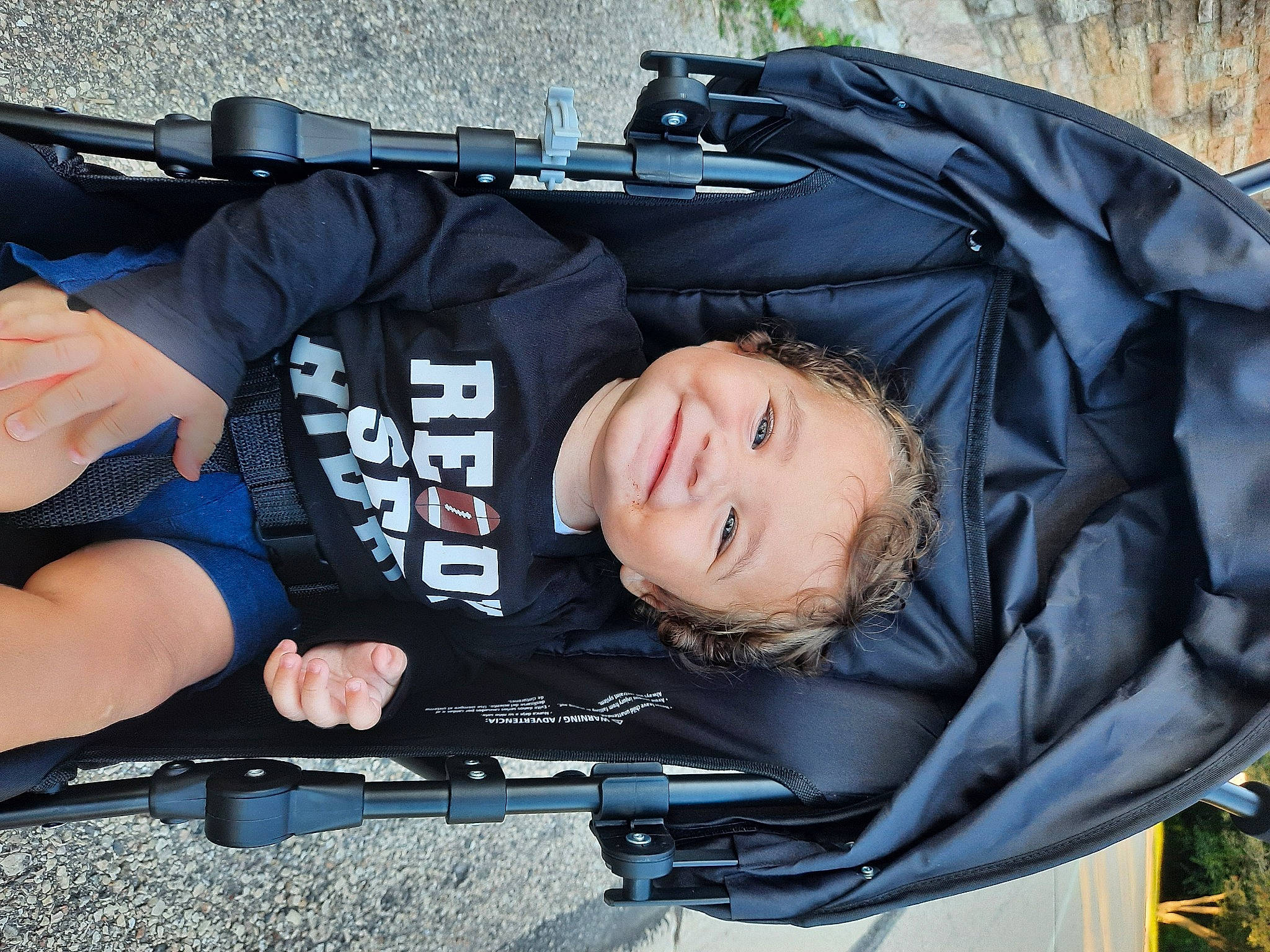 Austin is registered to the contest to win money with this photo: auto_part, automotive_design, automotive_exterior, automotive_tire, baby_carriage, baby_products, bag, baggage, bumper, family_car, joy, luggage_and_bags, motor_vehicle, person, product, smile, tire, toddler, tree, vehicle