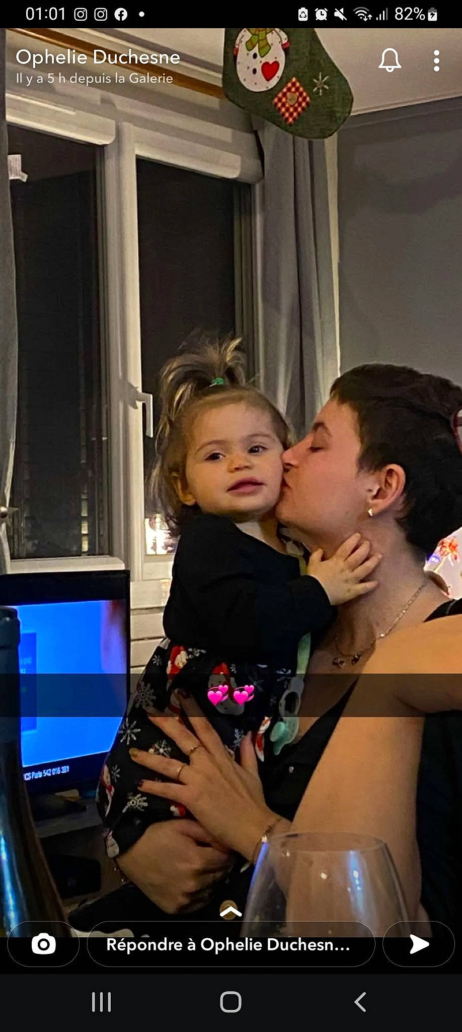 Lylia participe au concours pour gagner de l'argent avec cette photo : audio_equipment, child, conversation, curtain, display_device, event, formal_wear, fun, gadget, hairstyle, happy, iris, jewellery, kiss, necklace, person, shoulder, sitting, tableware, television_set