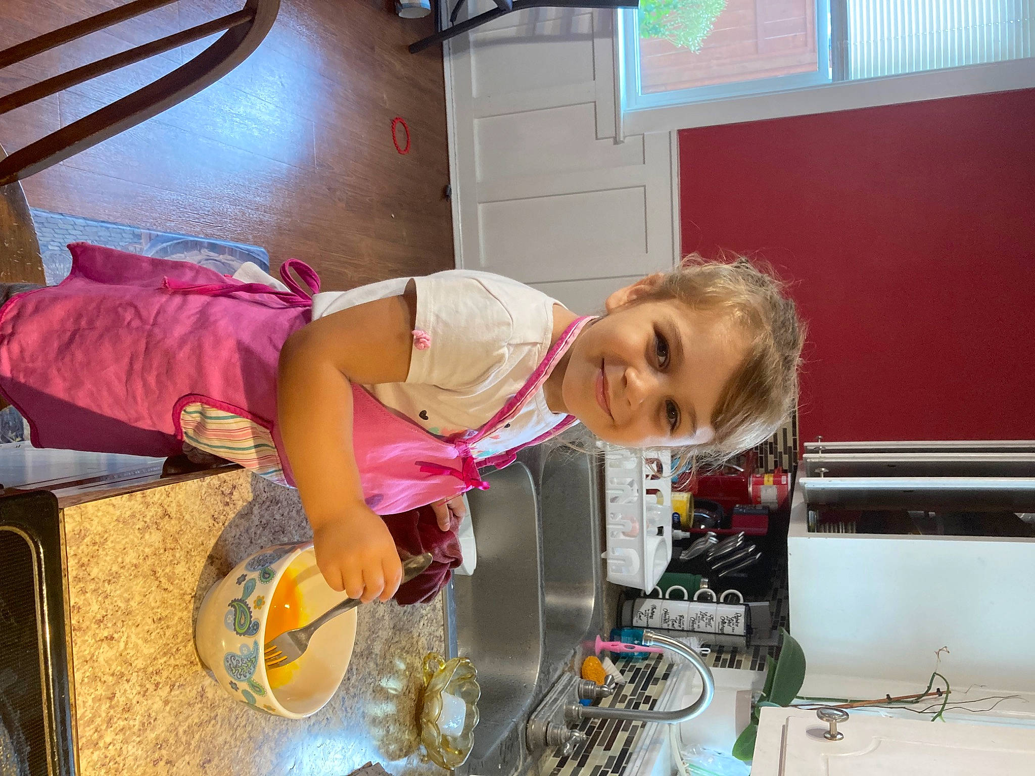 Rebeca is registered to the contest to win money with this photo: baby, child, cooking, fun, gas, homemaker, joy, kitchen, kitchen_appliance, laundry_room, machine, person, room, smile, toddler, window