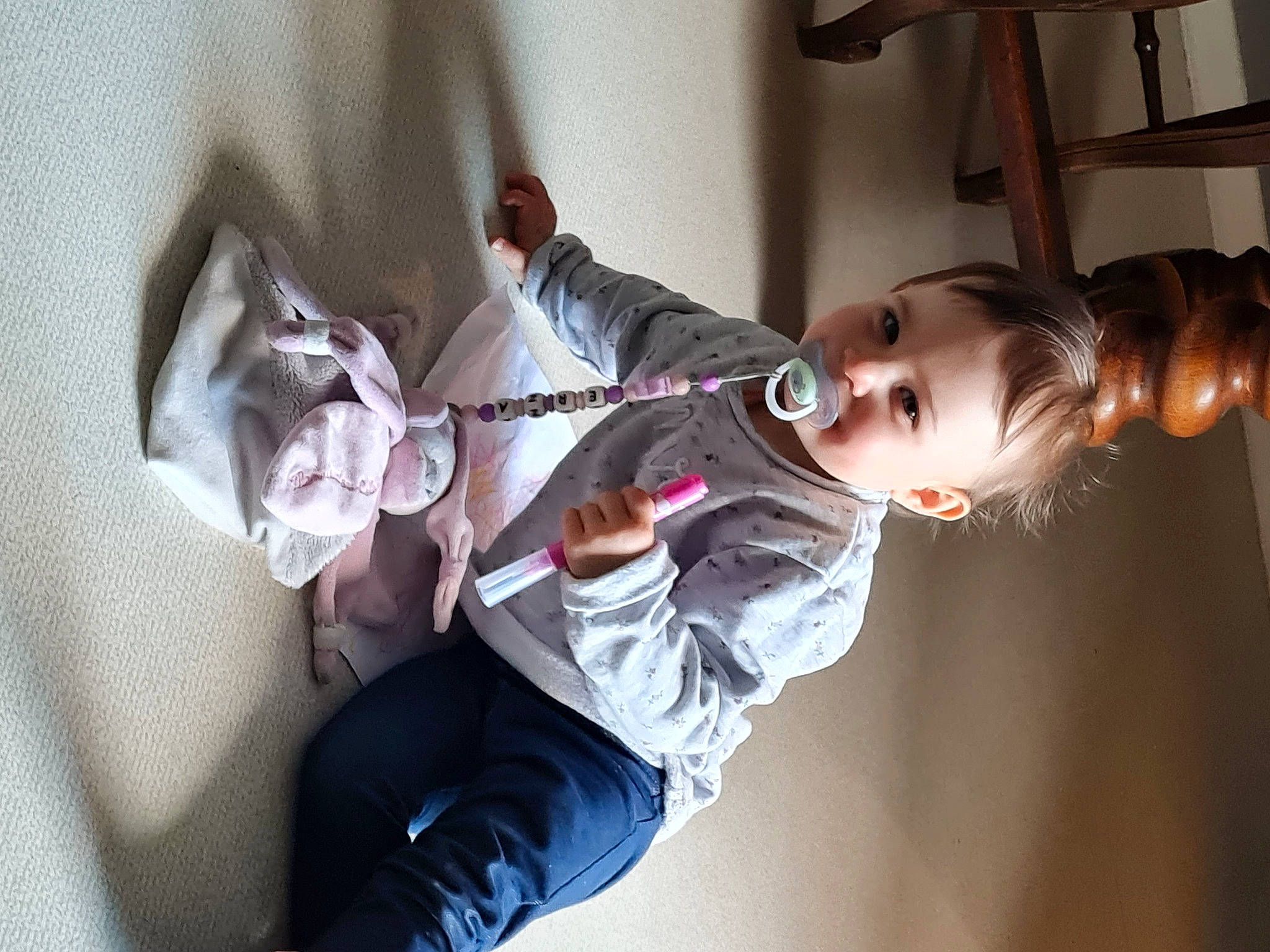 Erza a rejoint le concours — aidez-le/la à gagner de superbes lots ! arm, baby, child, event, eyewear, flash_photography, fun, happy, leisure, person, plant, room, sitting, suit, toddler, tree